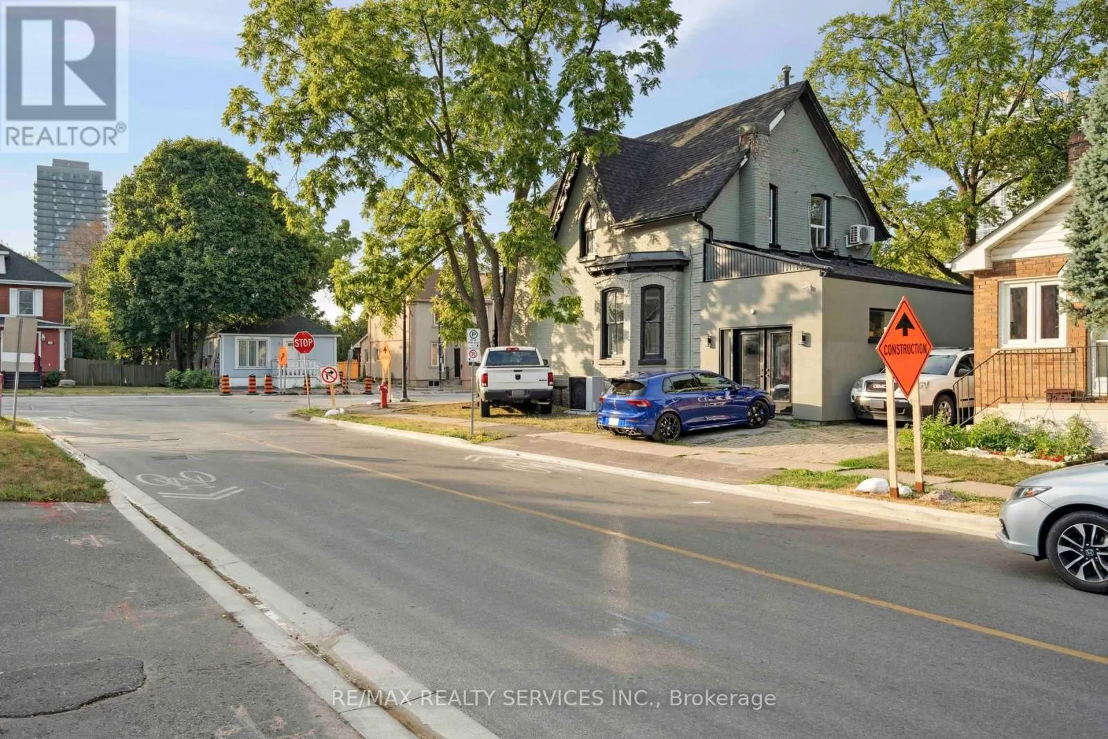 127 QUEEN STREET W