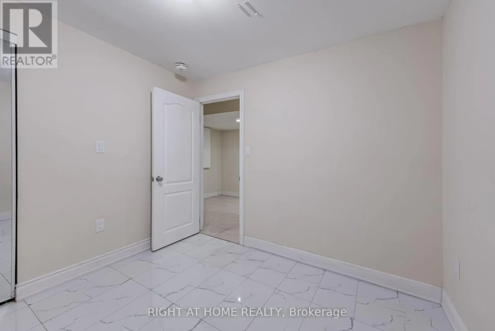 38 AYLESBURY DRIVE