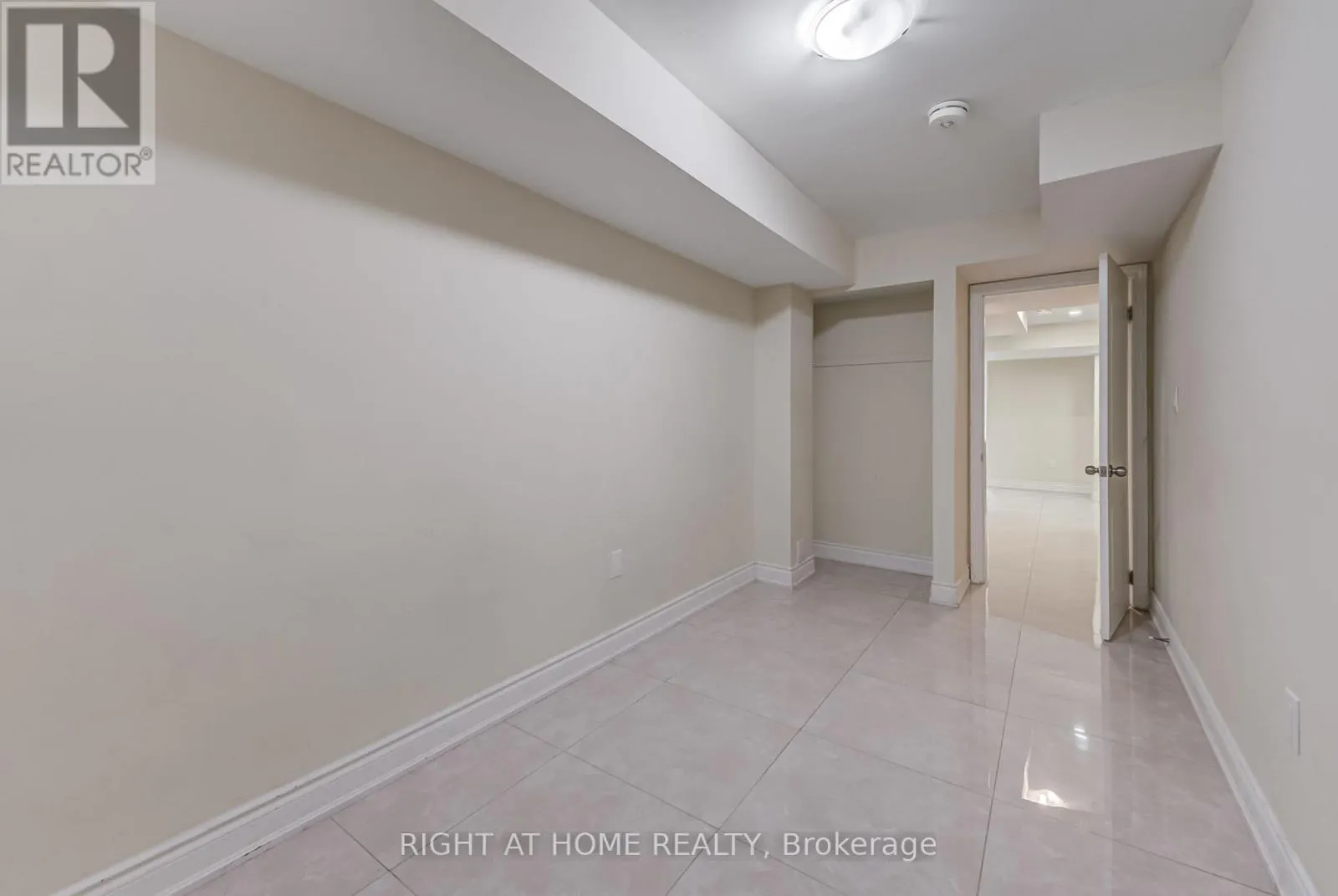 38 AYLESBURY DRIVE
