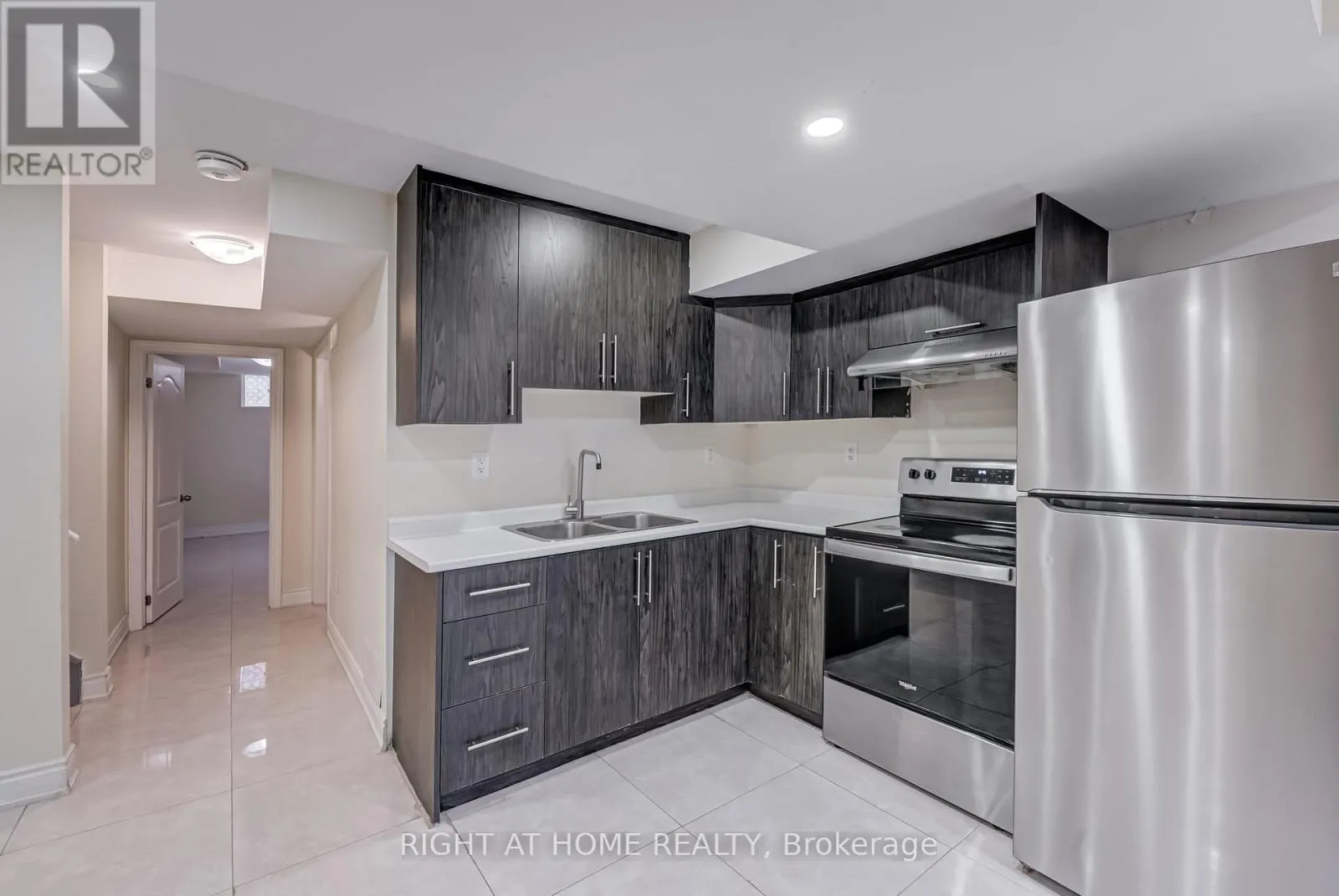 38 AYLESBURY DRIVE