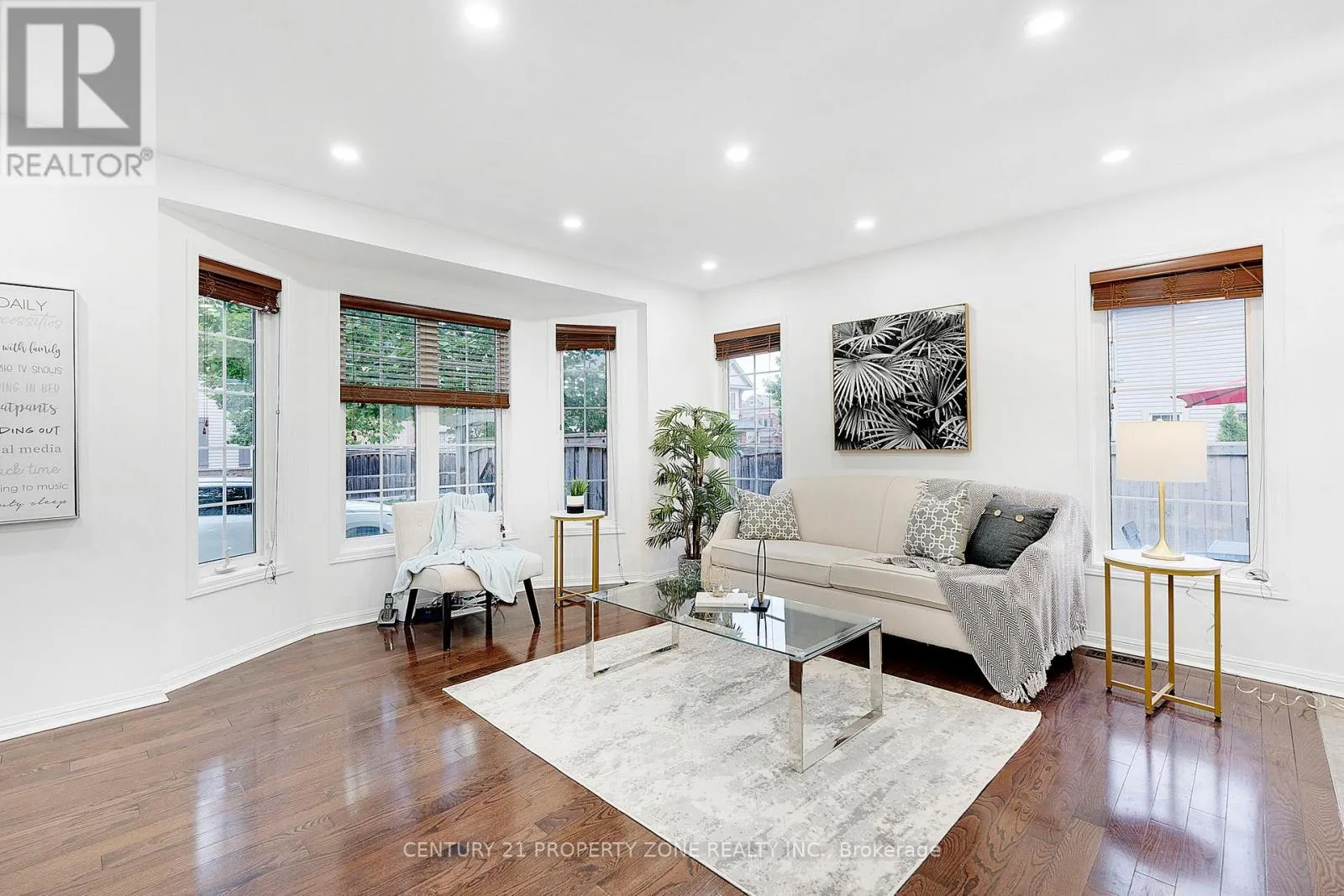 290 WOODLEY CRESCENT