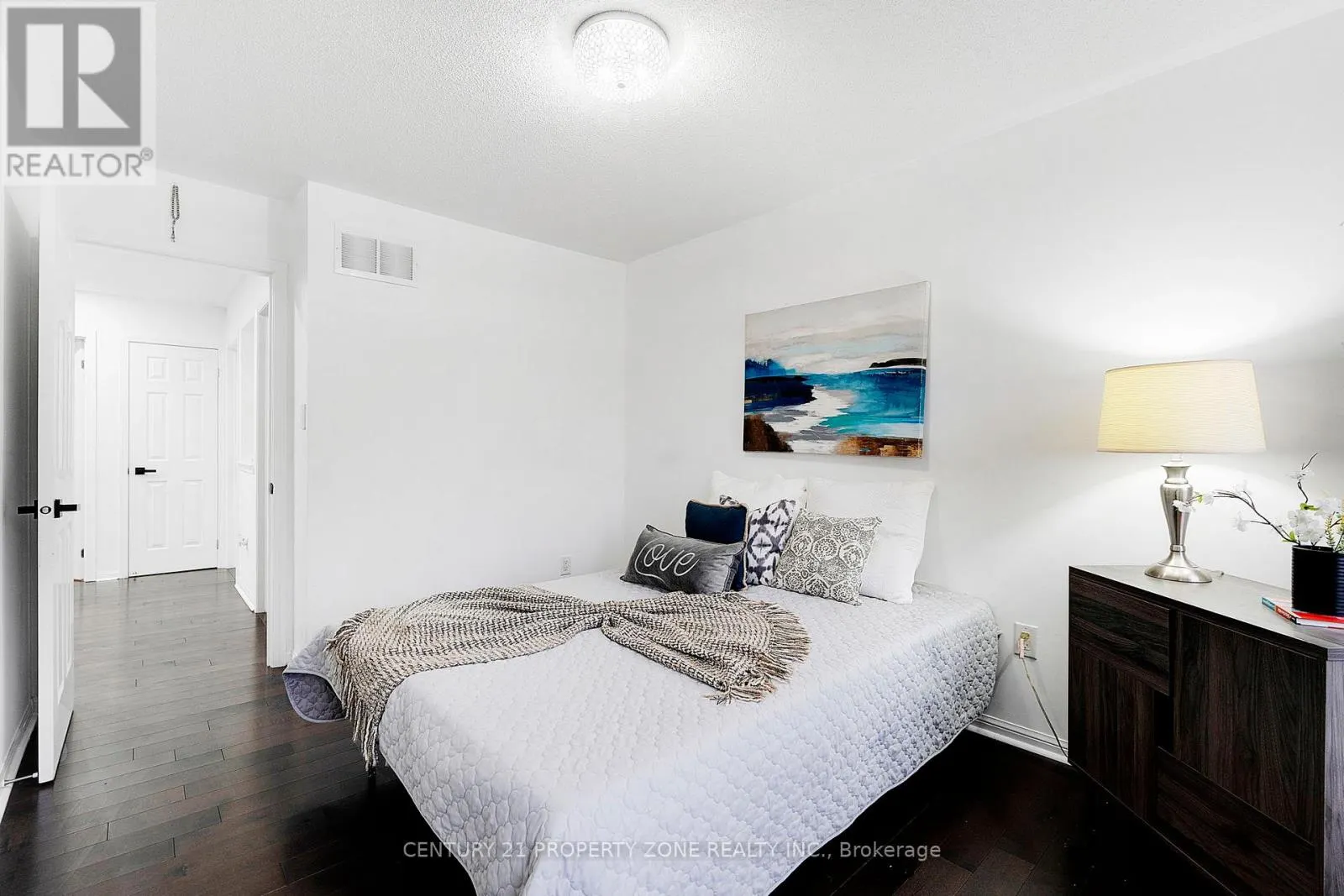 290 WOODLEY CRESCENT