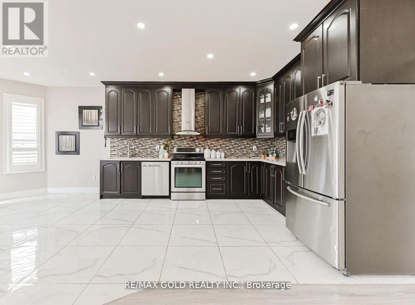 21 SUNNYVALE GATE