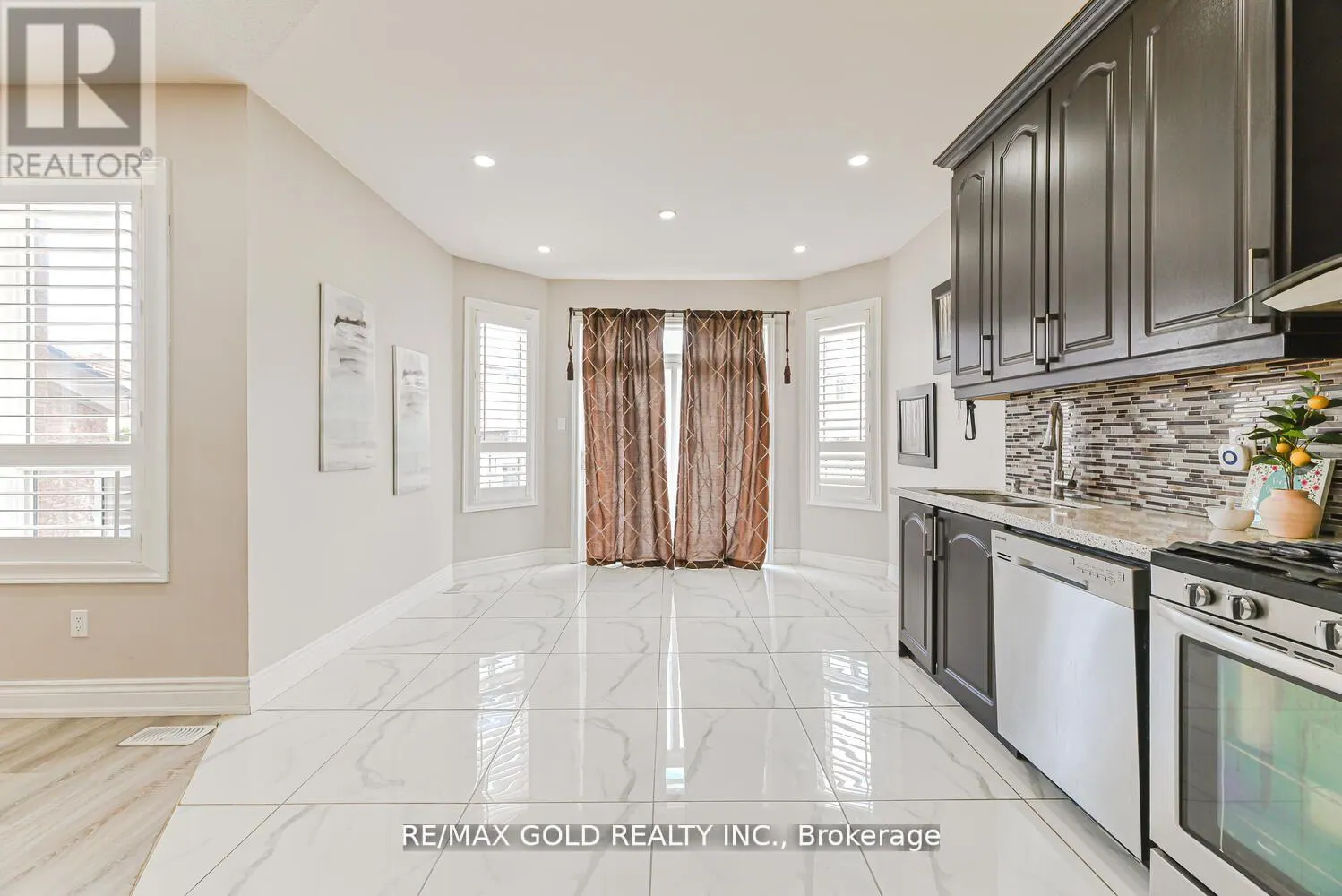 21 SUNNYVALE GATE