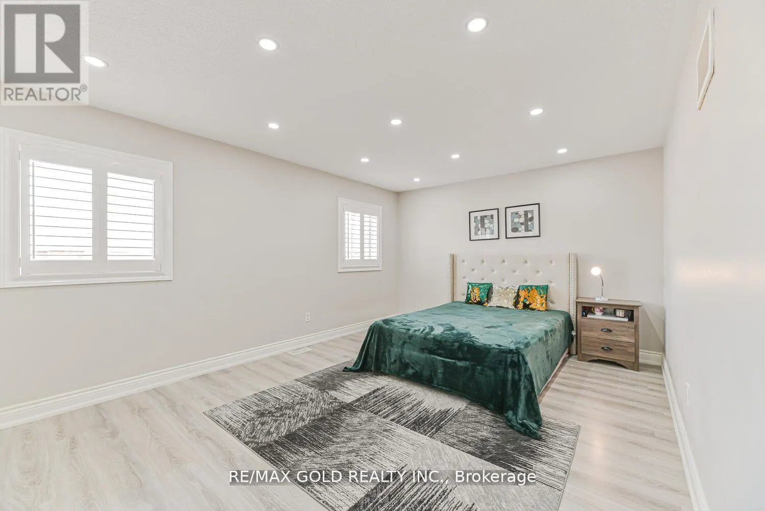 21 SUNNYVALE GATE