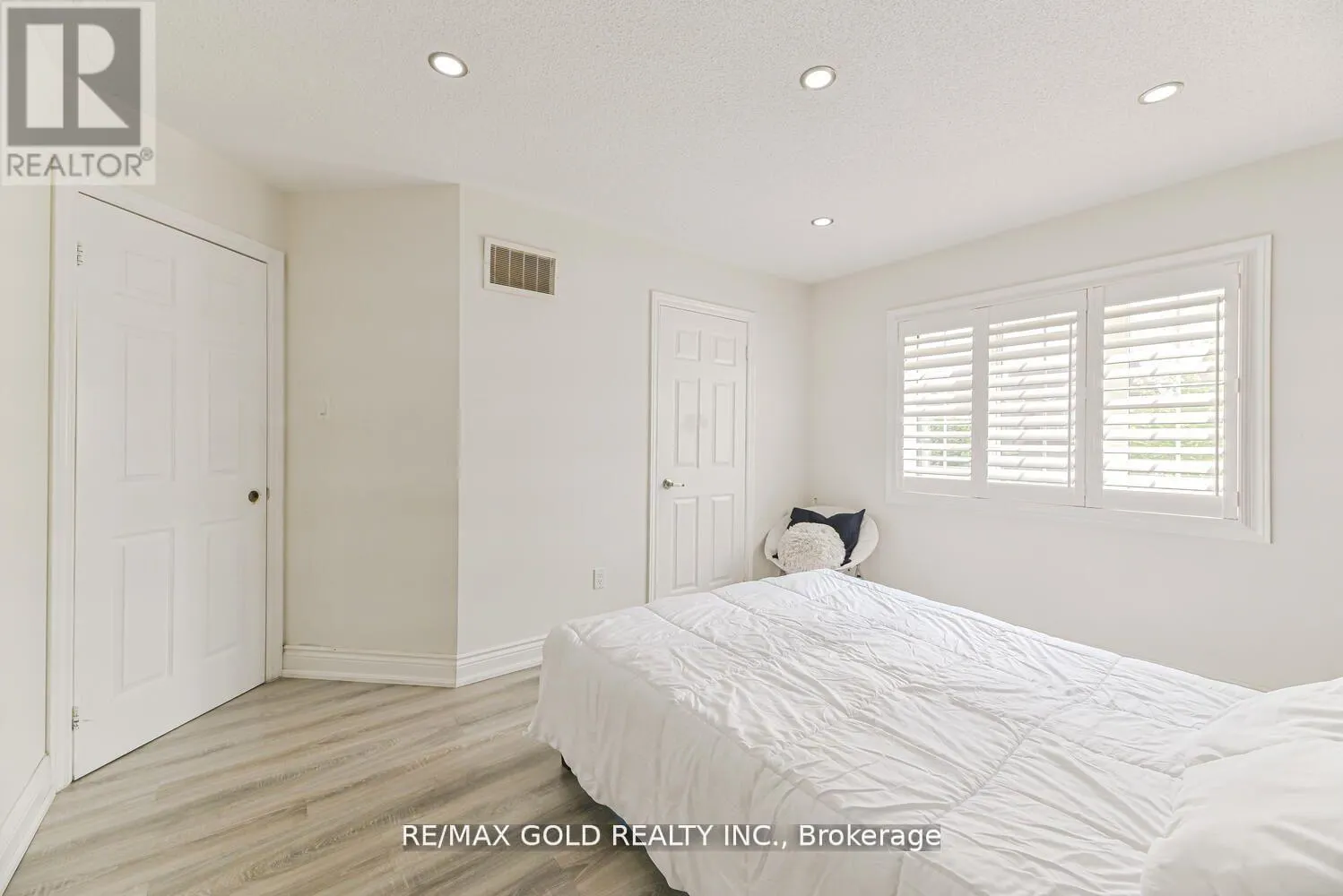 21 SUNNYVALE GATE