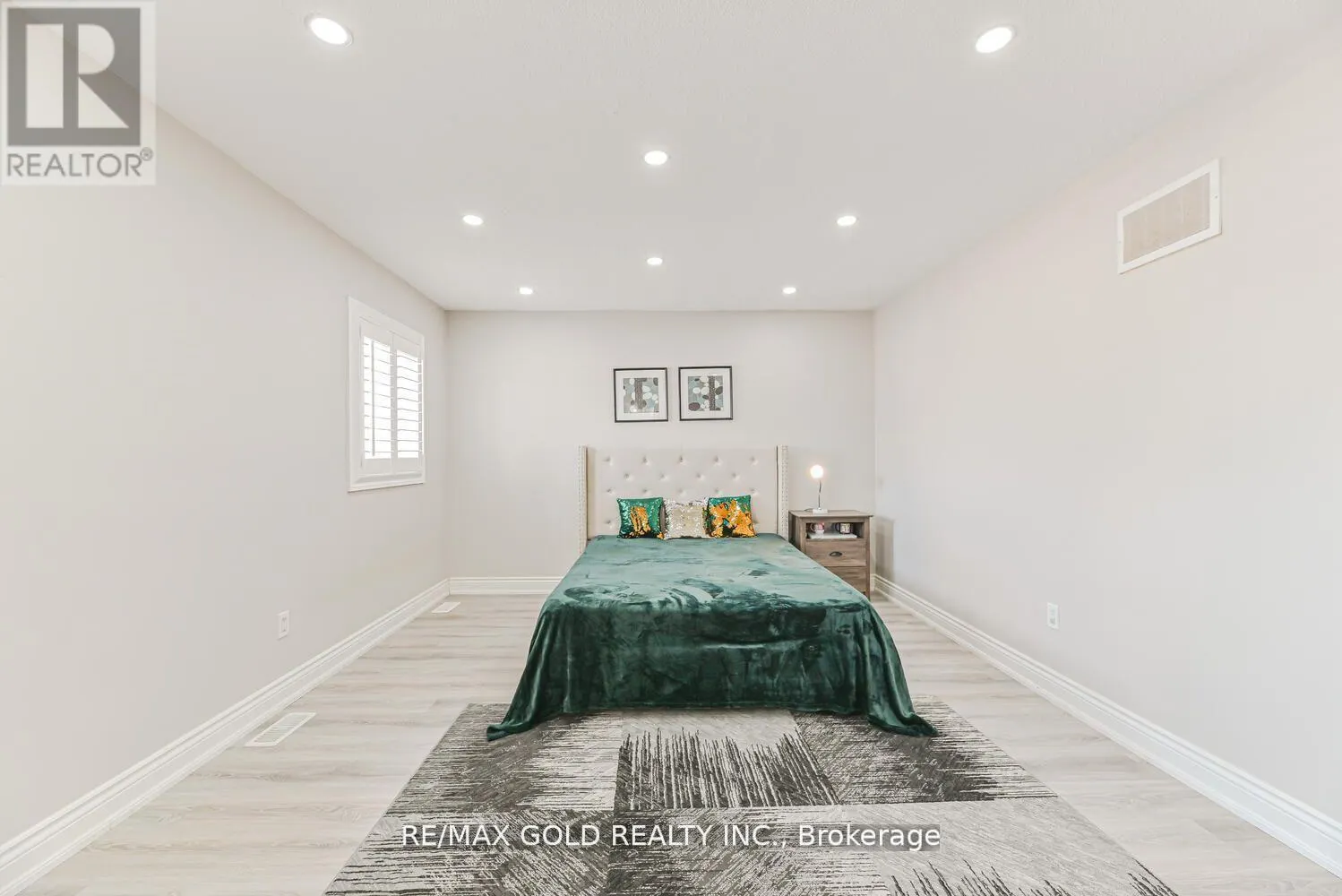 21 SUNNYVALE GATE