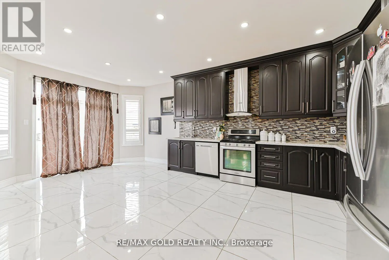 21 SUNNYVALE GATE