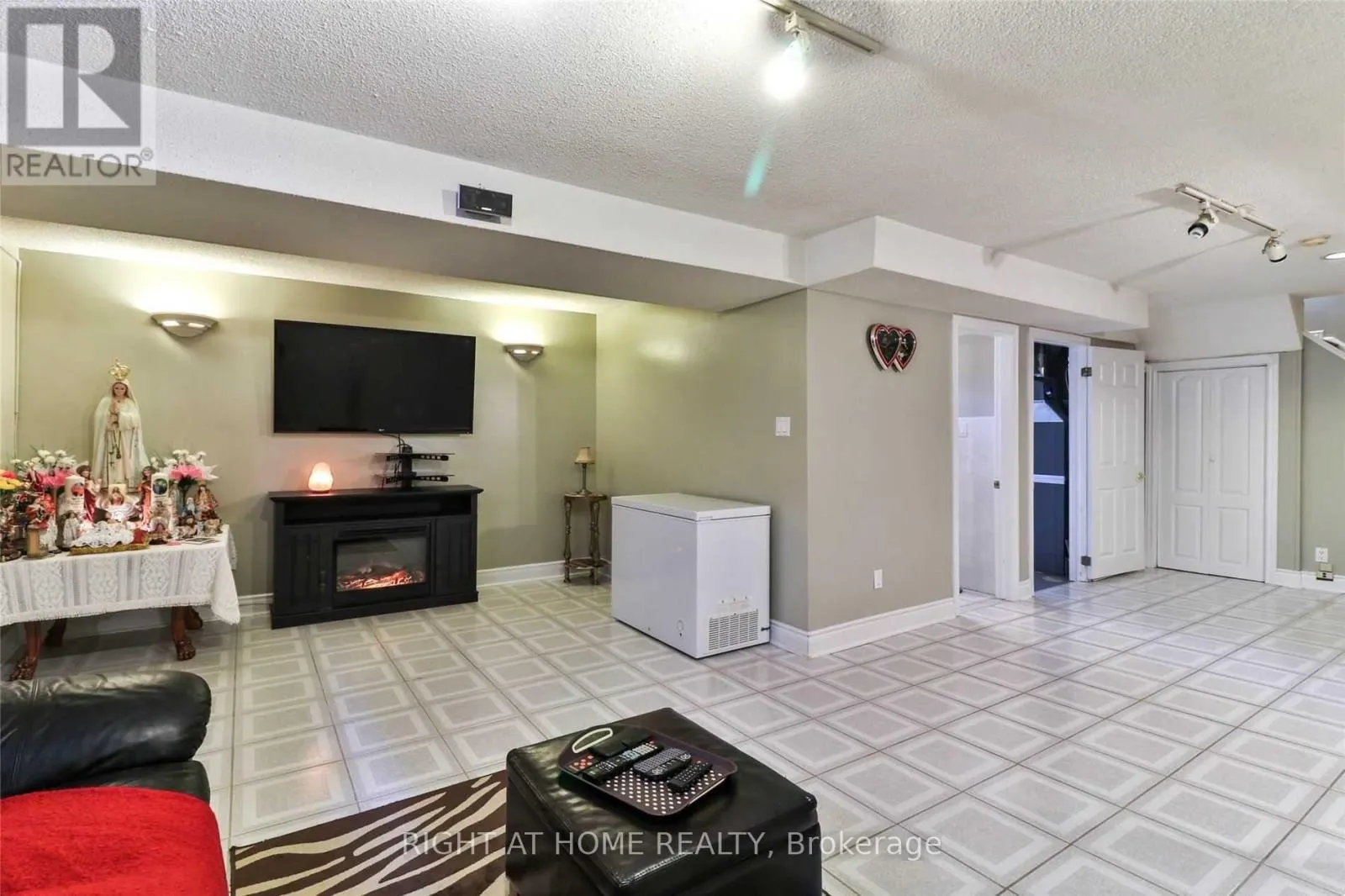 34 DRINKWATER ROAD N