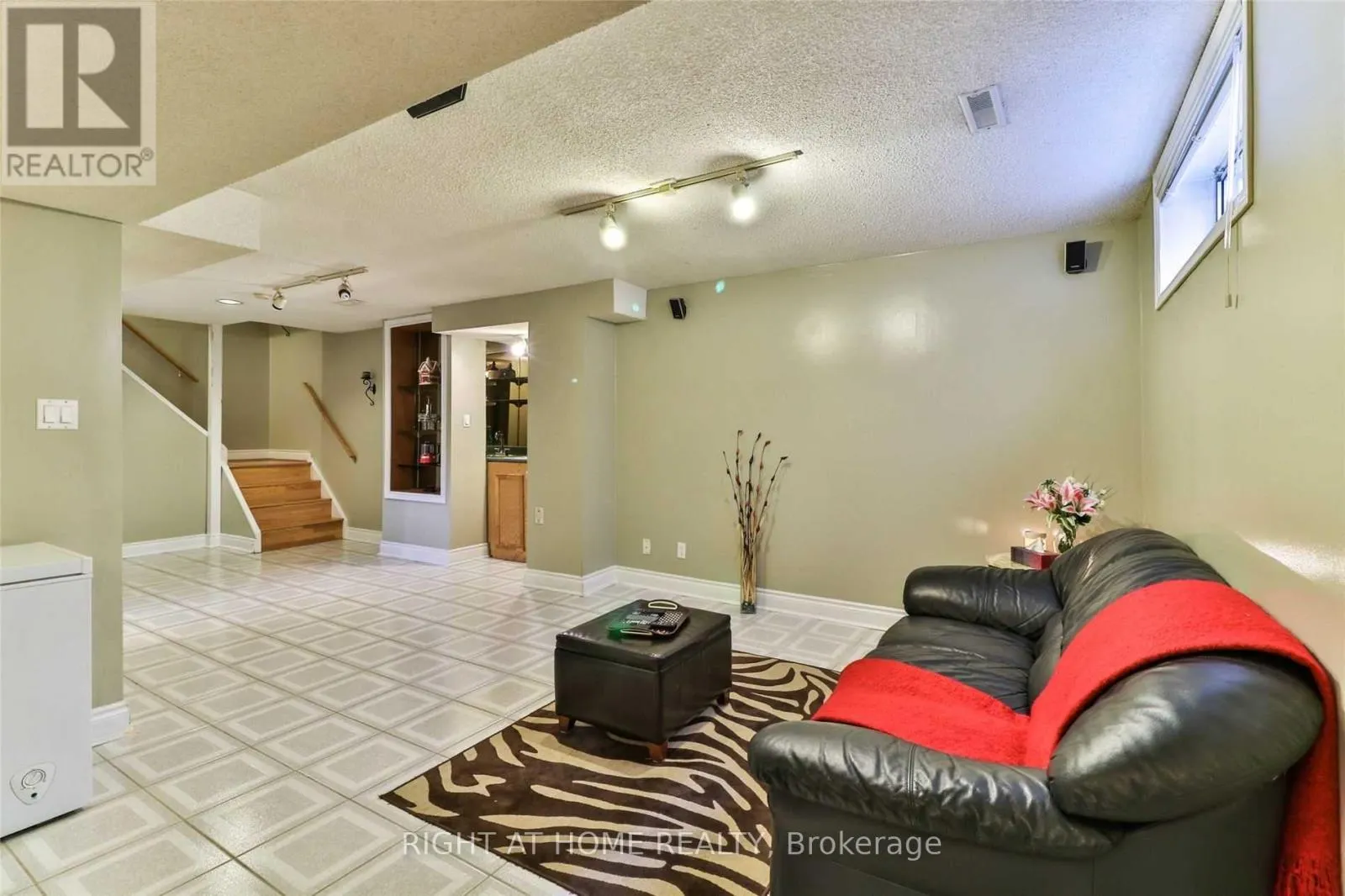 34 DRINKWATER ROAD N