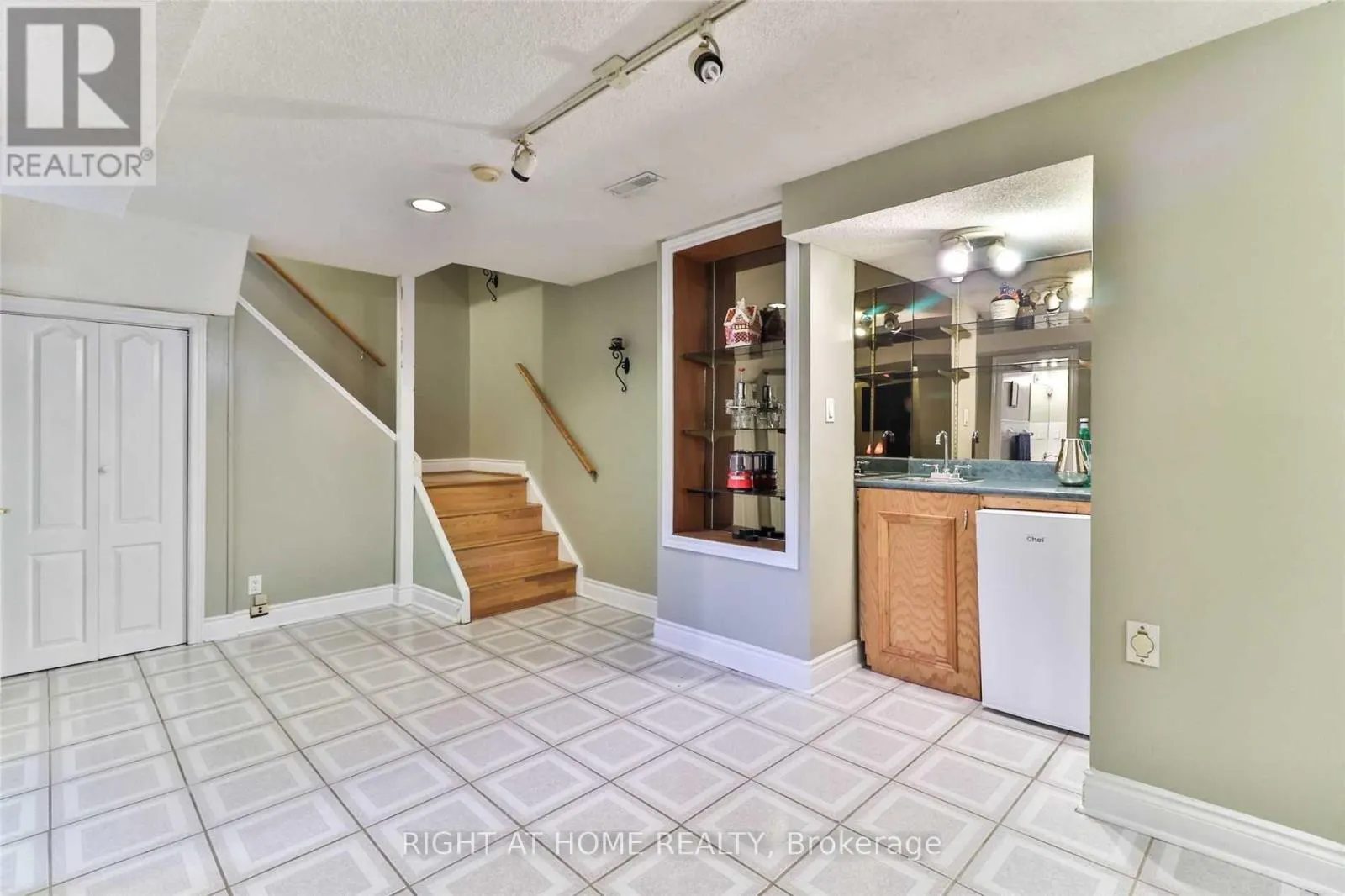 34 DRINKWATER ROAD N