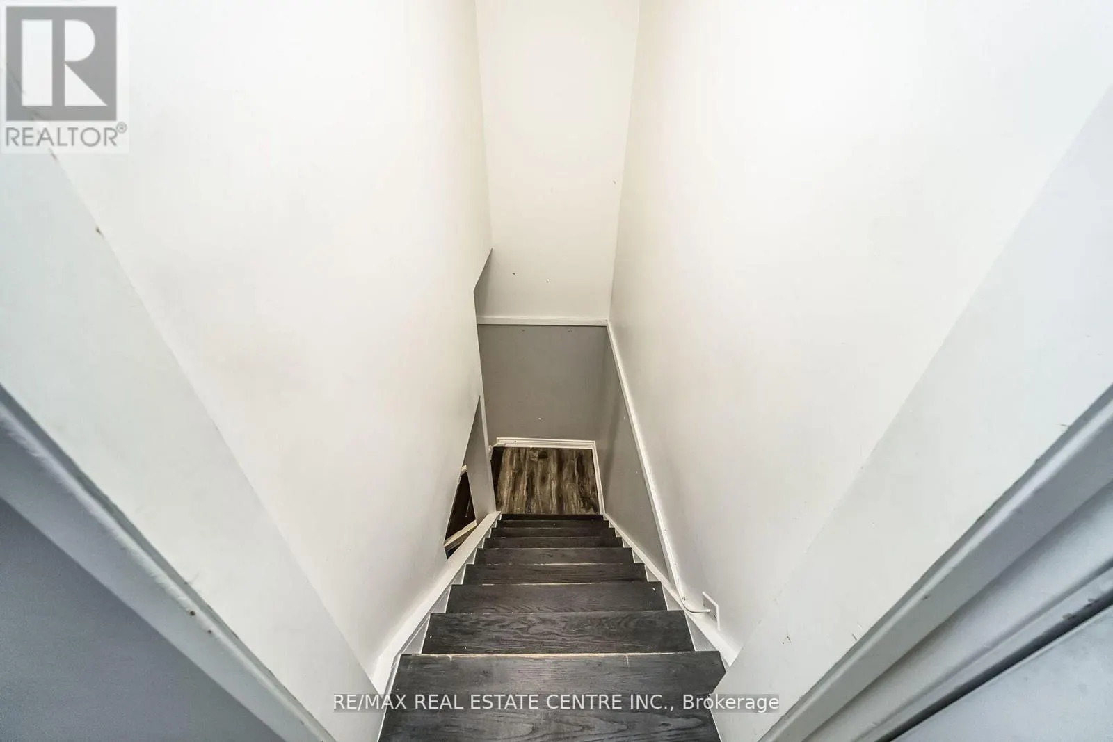 9 WATSON CRESCENT