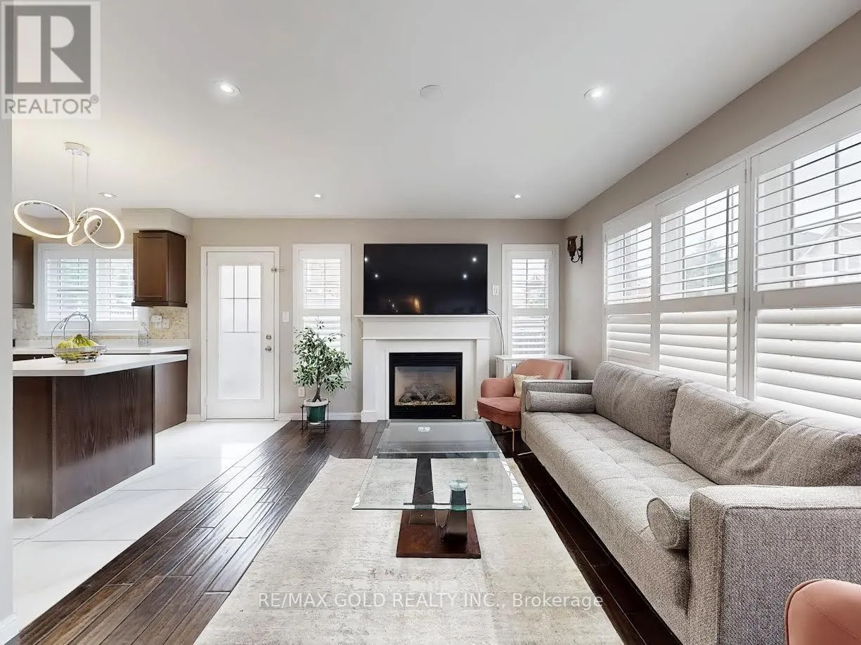 933 RAFTIS CRESCENT
