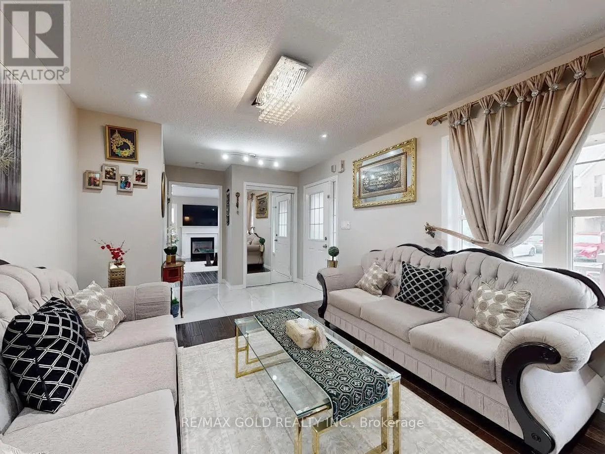 933 RAFTIS CRESCENT