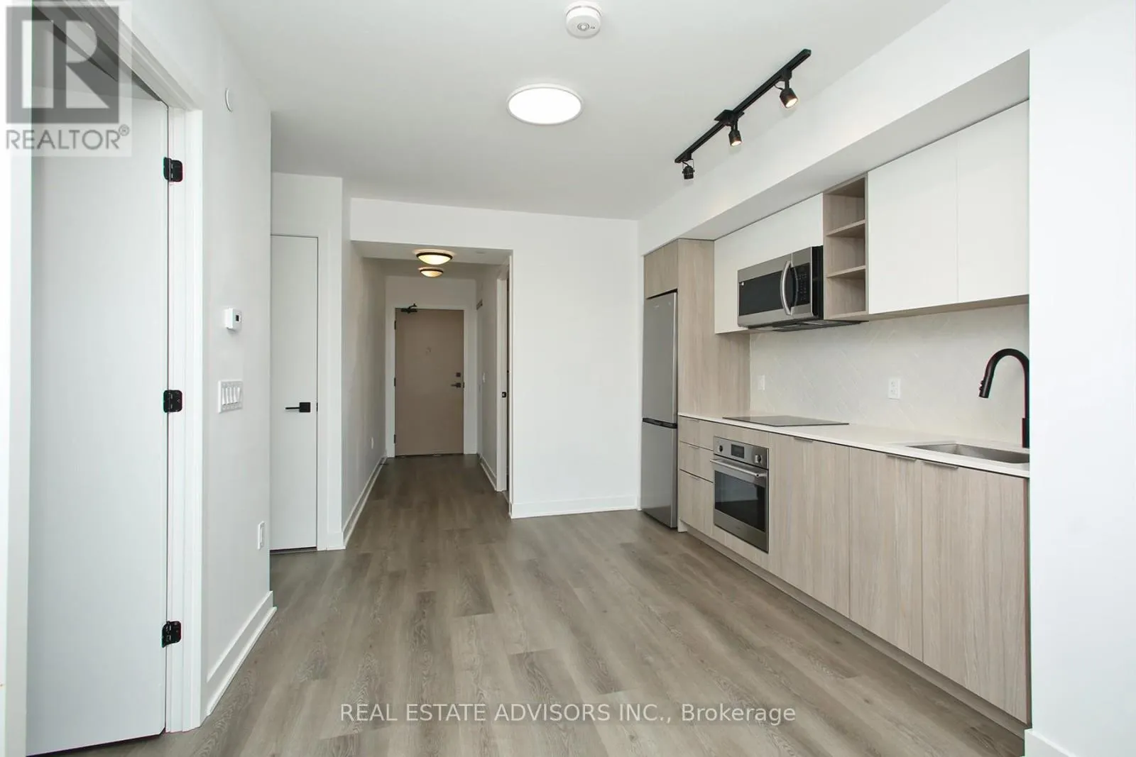 502 - 36 ZORRA STREET