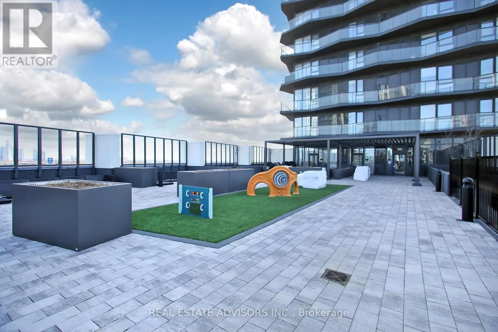 502 - 36 ZORRA STREET