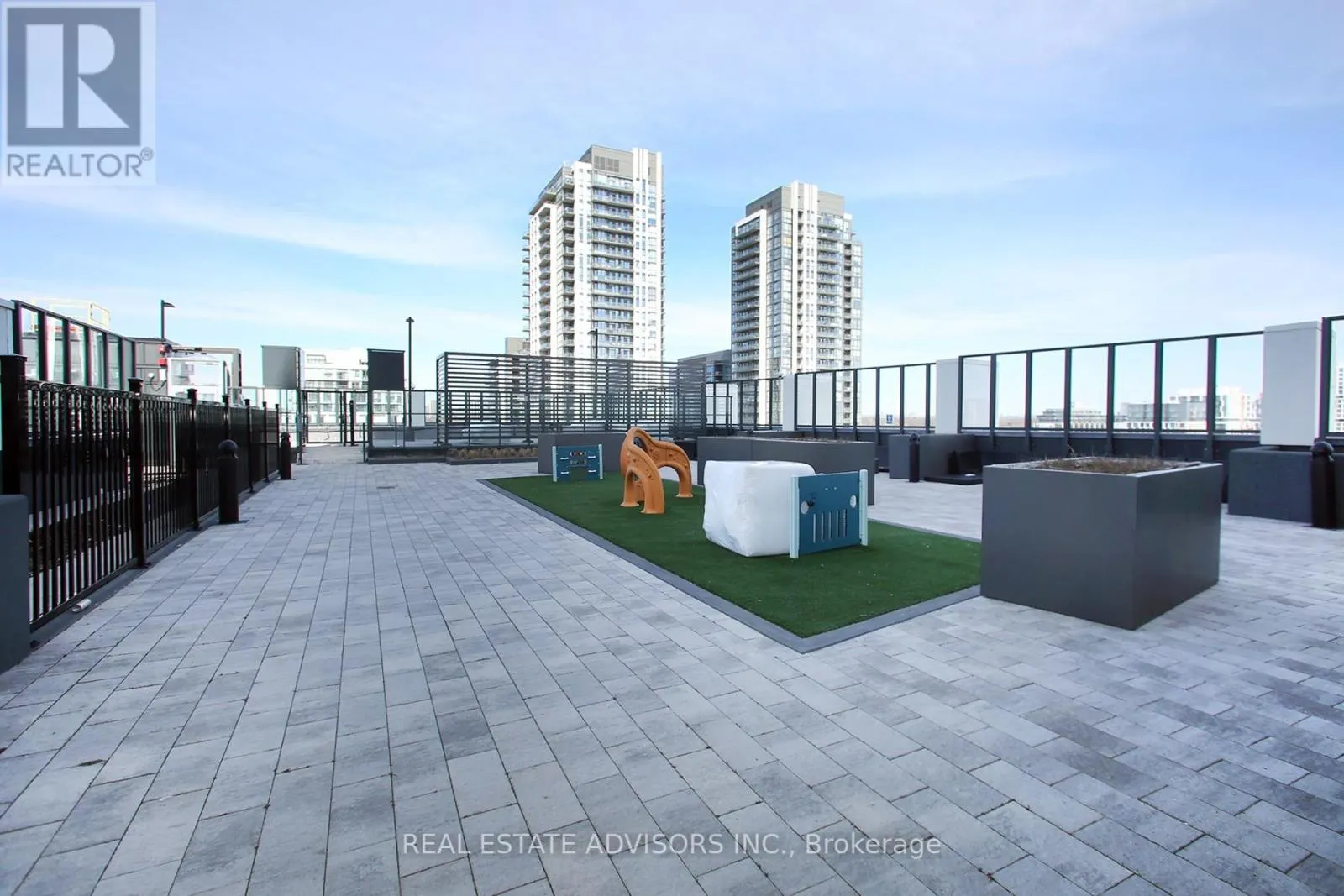 502 - 36 ZORRA STREET