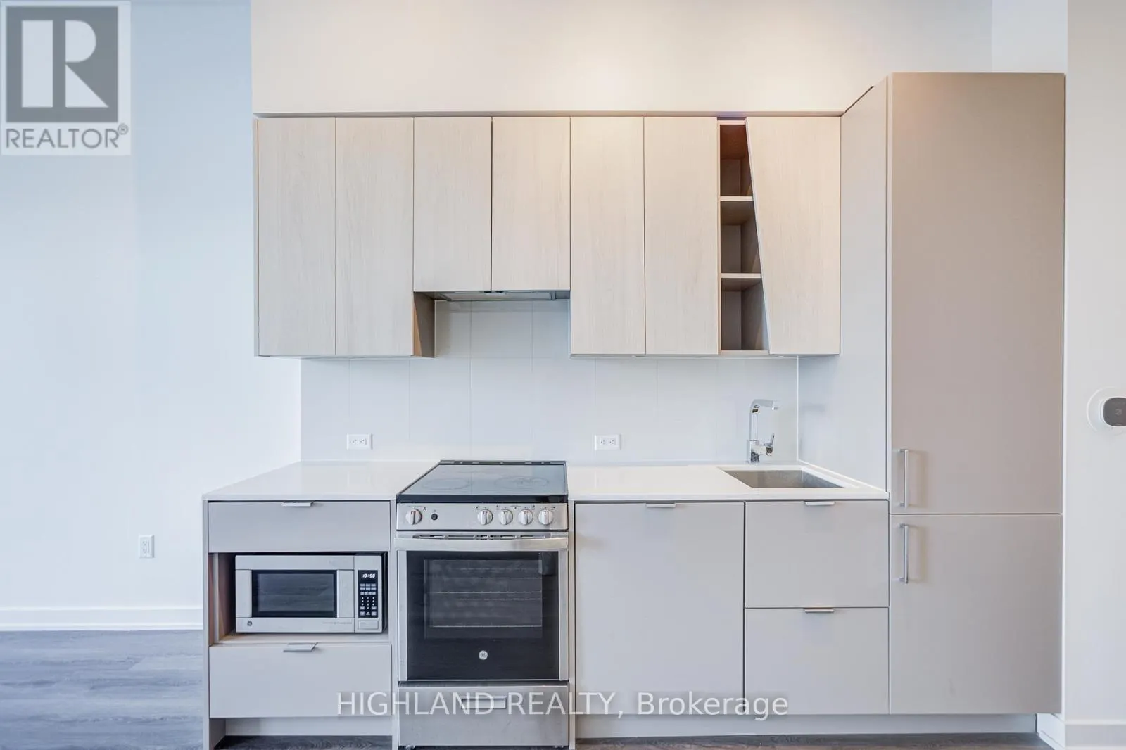 603 - 3883 QUARTZ ROAD