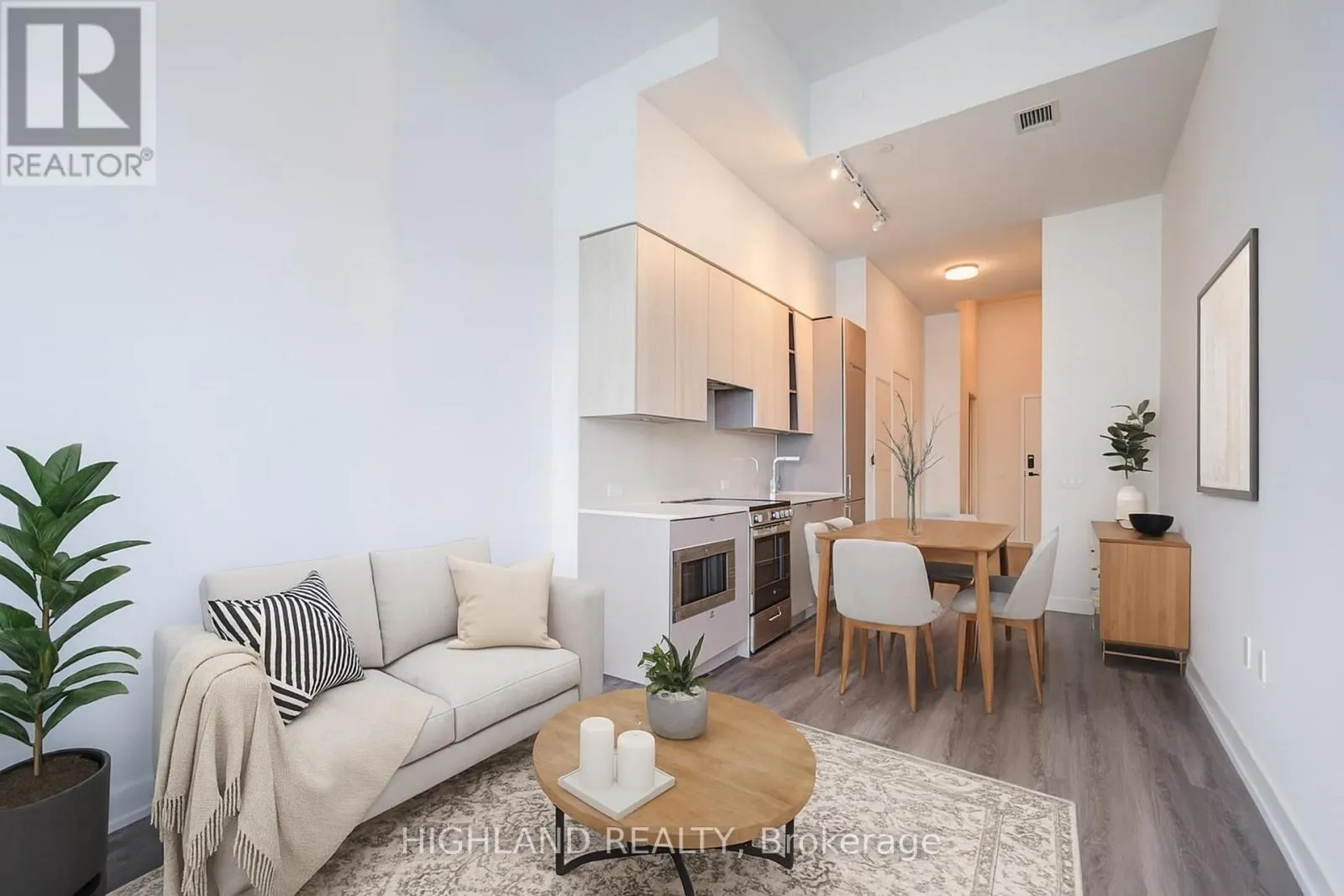 603 - 3883 QUARTZ ROAD