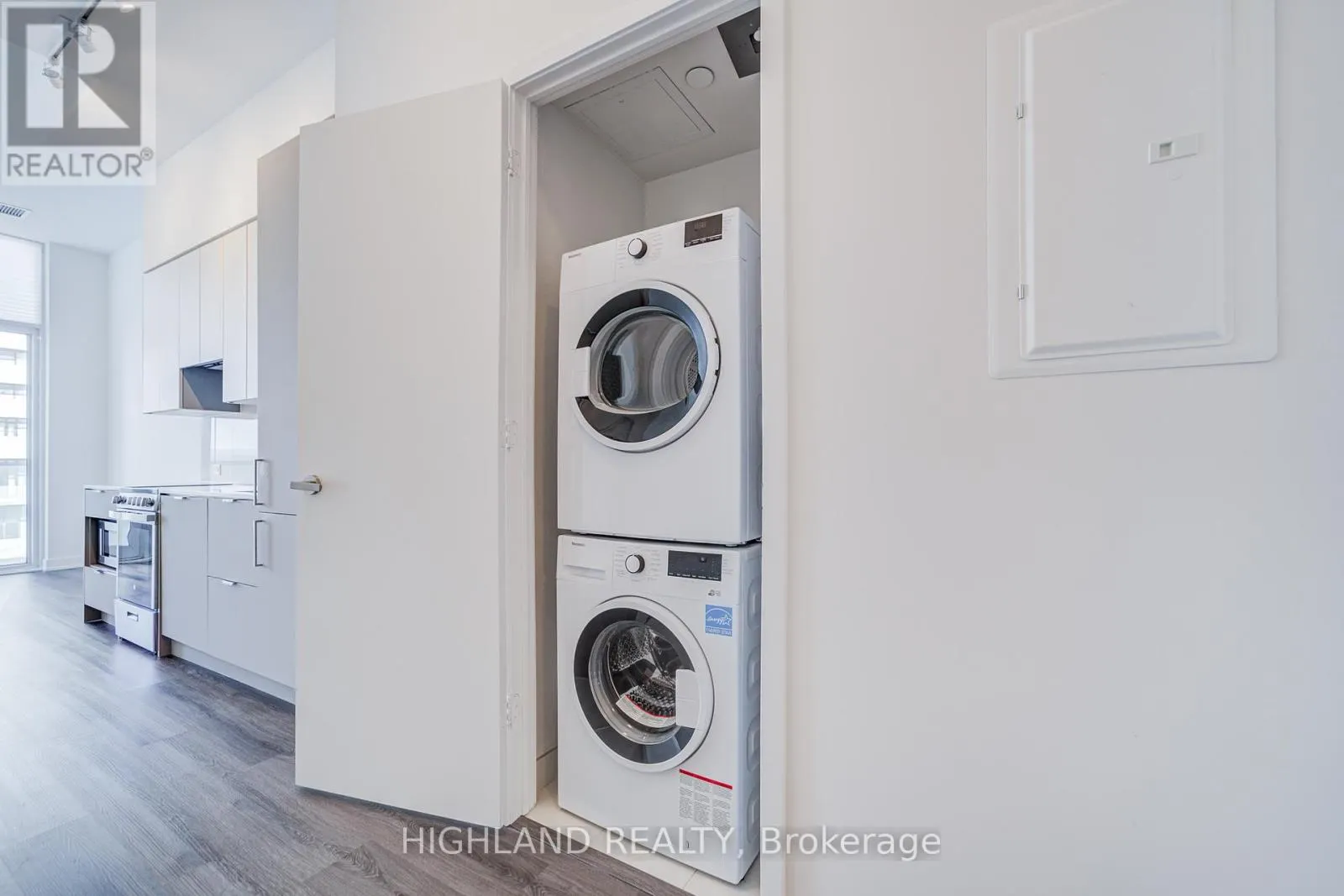 603 - 3883 QUARTZ ROAD