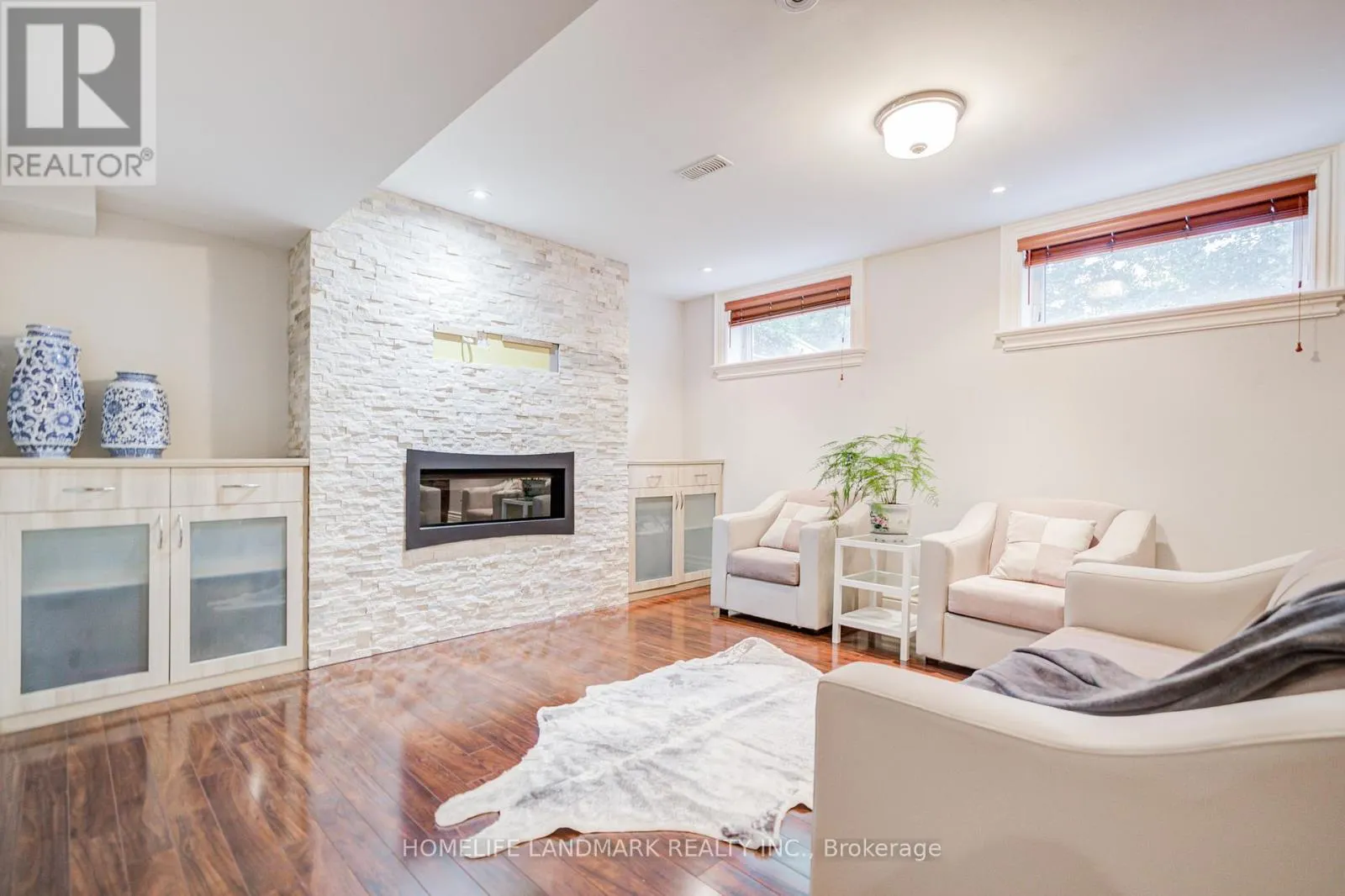 188 MINEOLA ROAD E