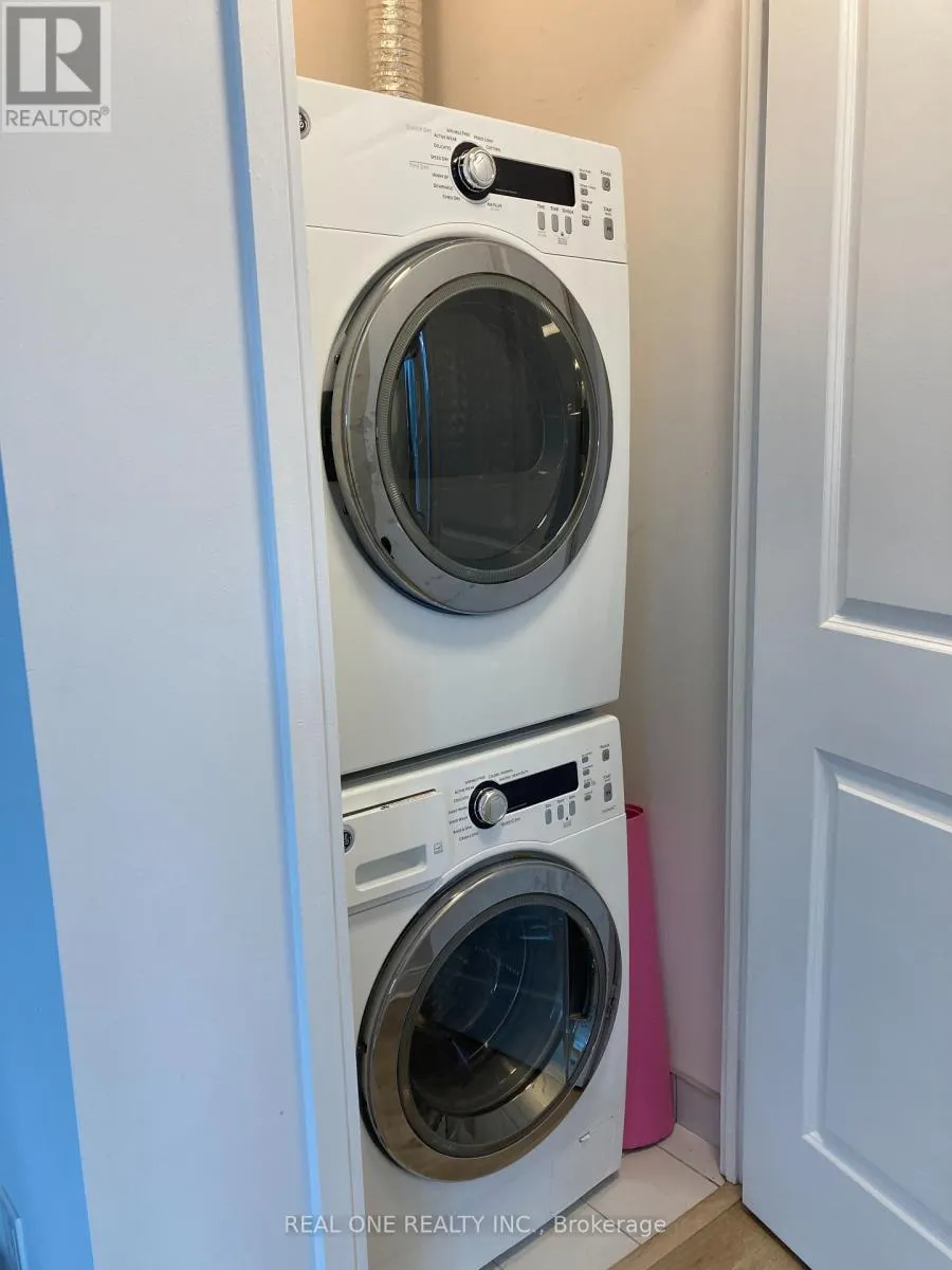 405 - 50 ABSOLUTE AVENUE