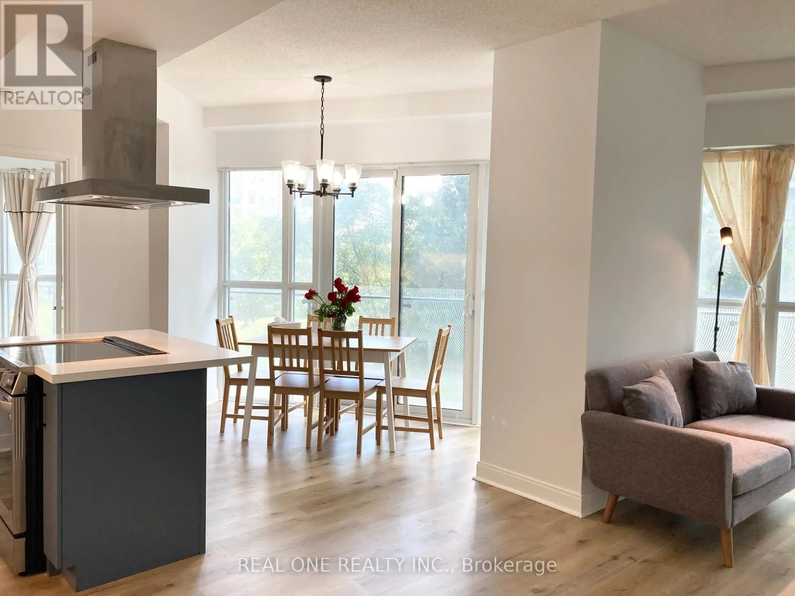 405 - 50 ABSOLUTE AVENUE