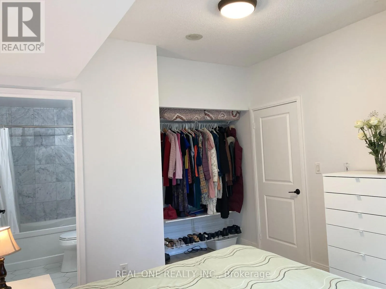 405 - 50 ABSOLUTE AVENUE