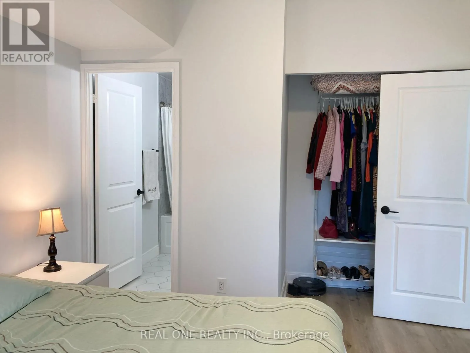 405 - 50 ABSOLUTE AVENUE