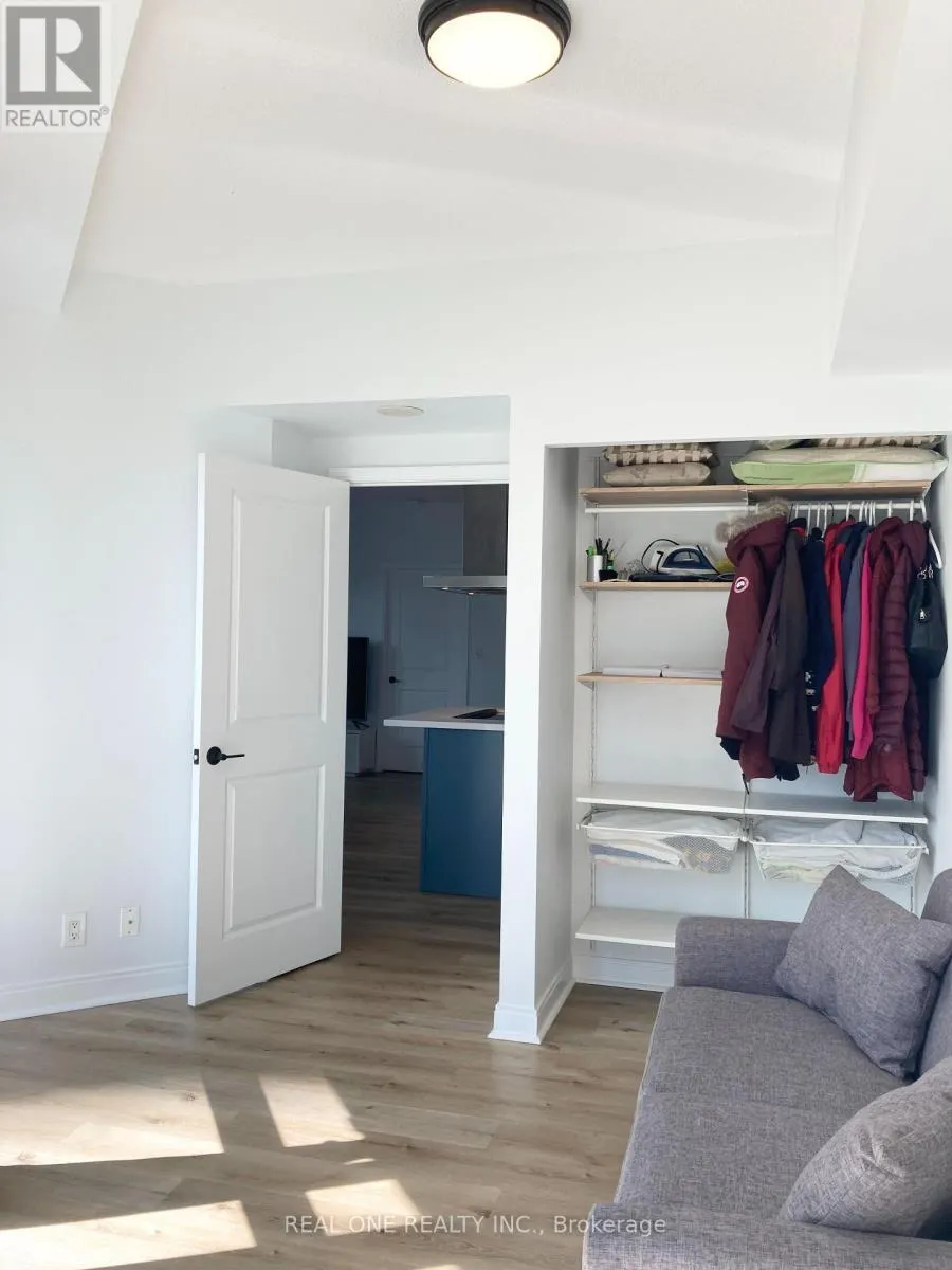 405 - 50 ABSOLUTE AVENUE