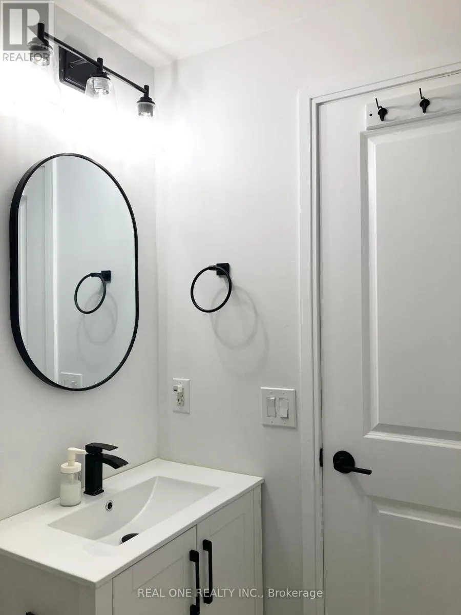 405 - 50 ABSOLUTE AVENUE