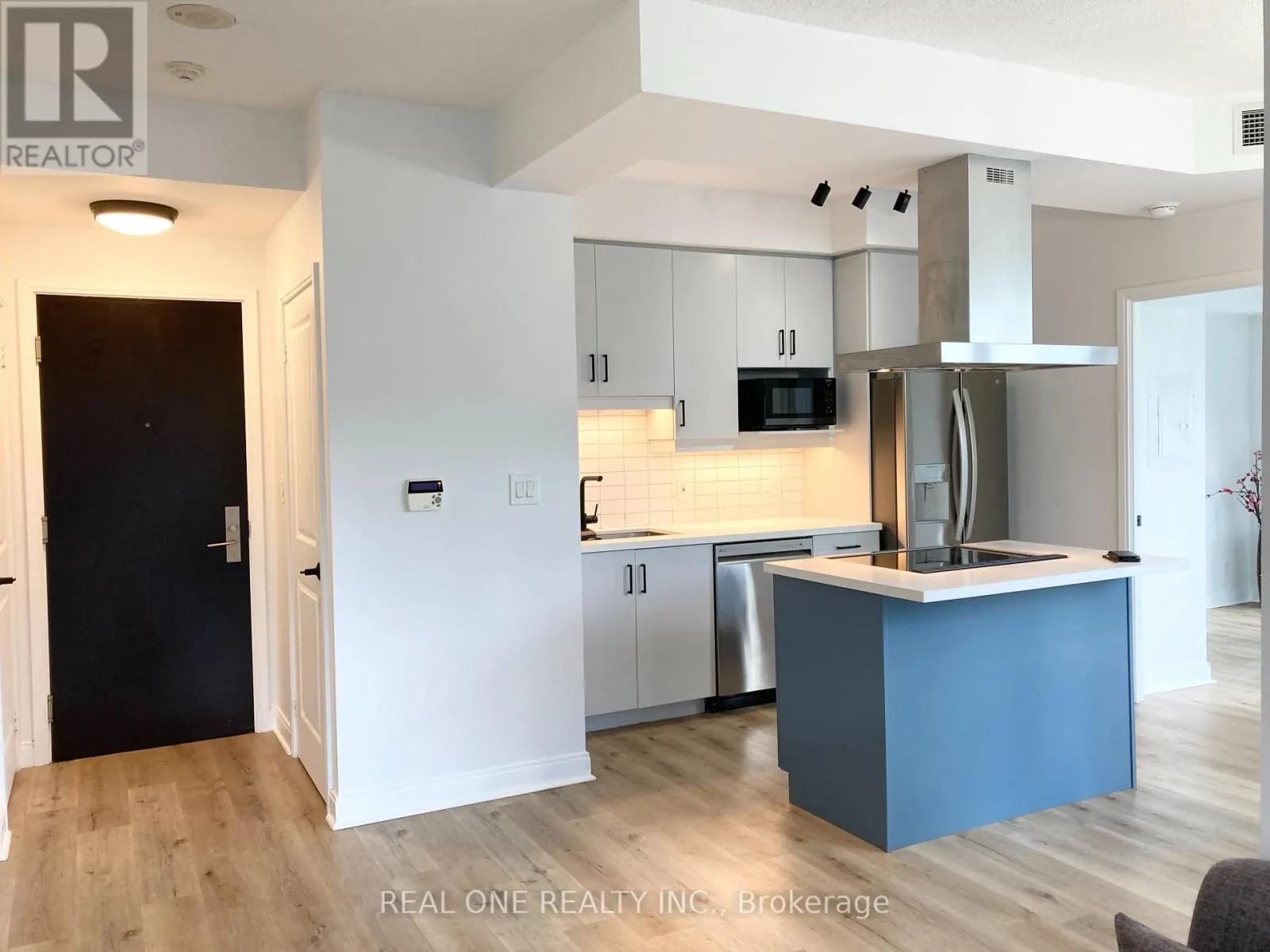 405 - 50 ABSOLUTE AVENUE