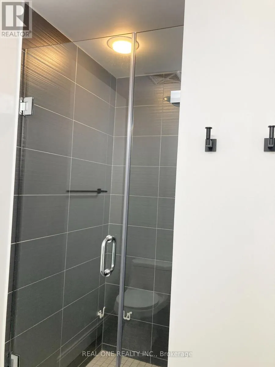 405 - 50 ABSOLUTE AVENUE