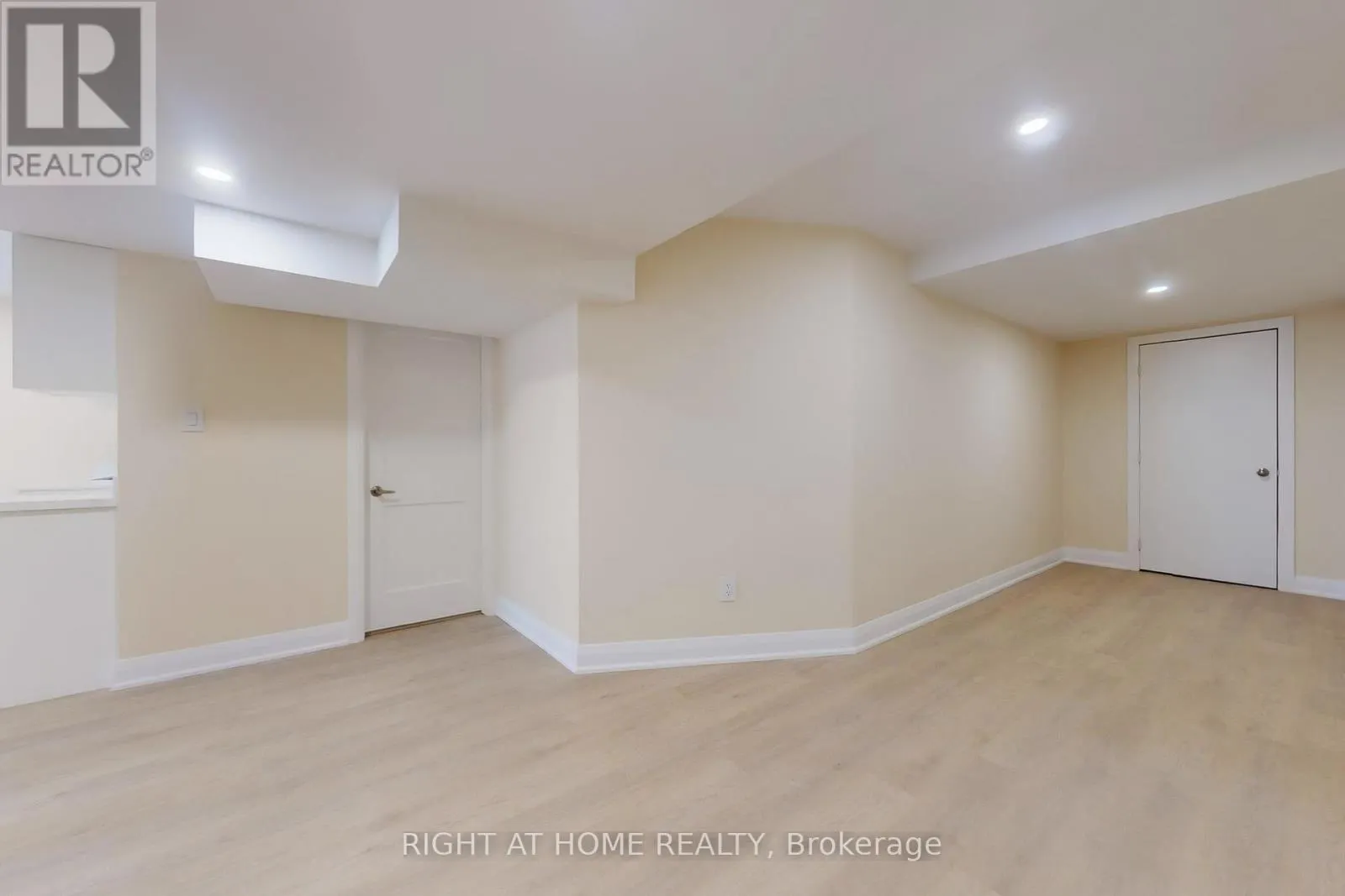 2472 NORTH RIDGE TRAIL S