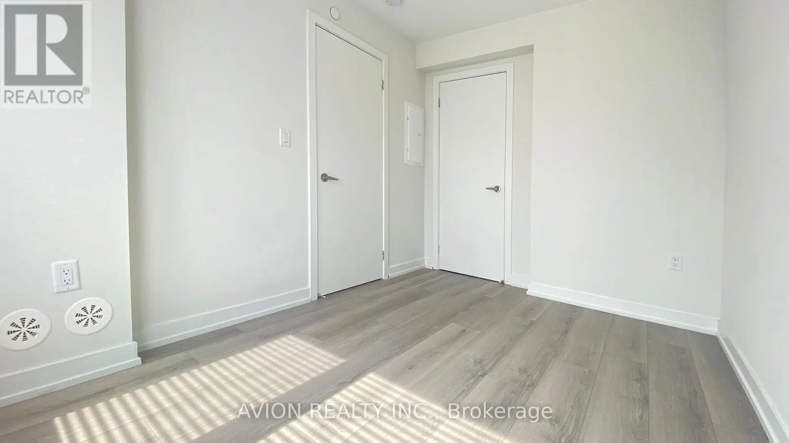 # 2 - 3546 COLONIAL DRIVE