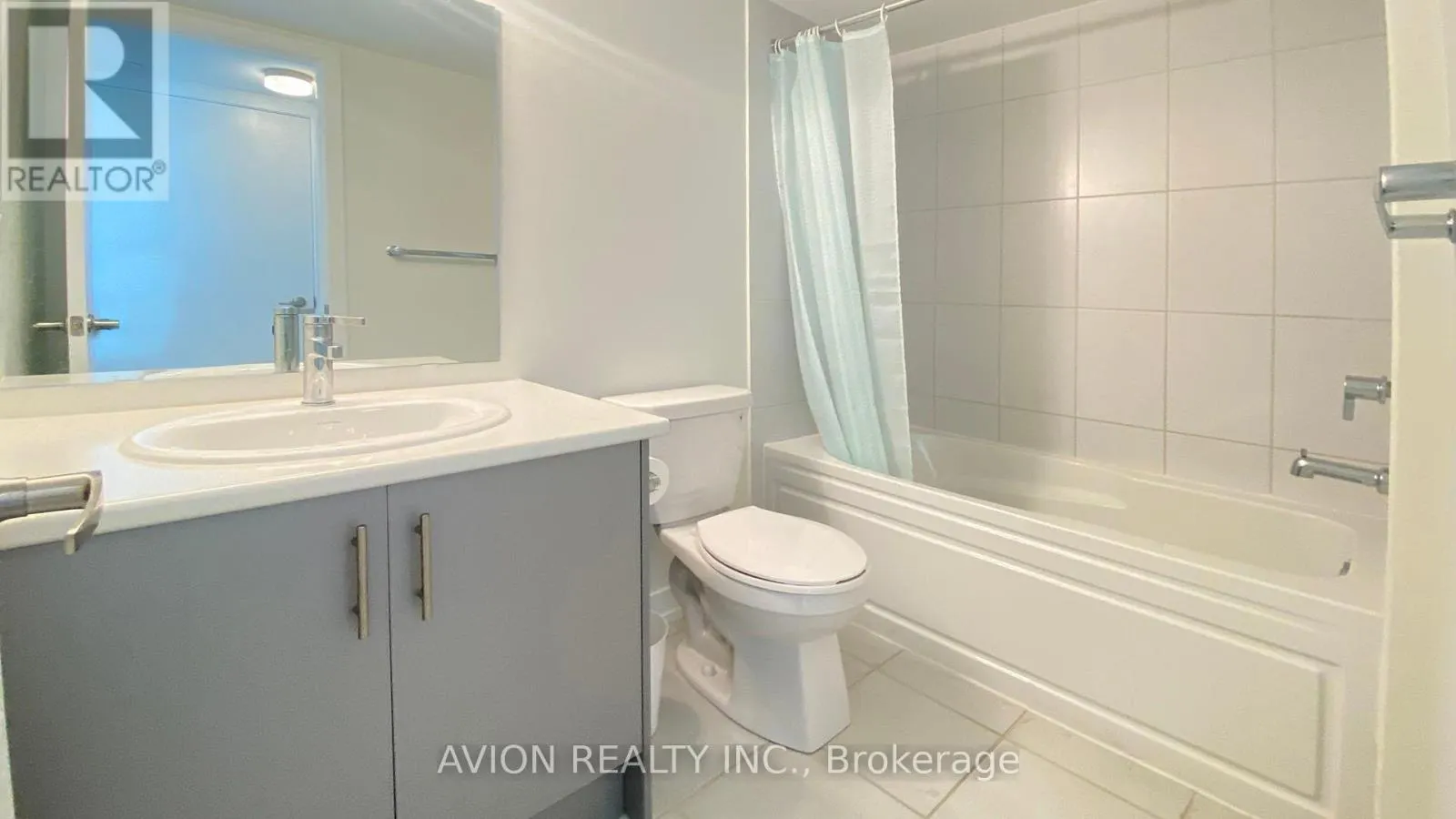 # 2 - 3546 COLONIAL DRIVE