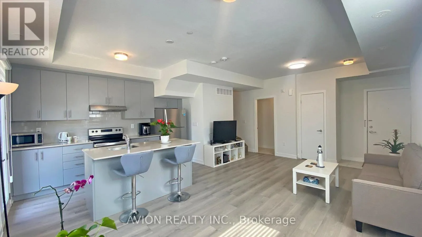 # 2 - 3546 COLONIAL DRIVE