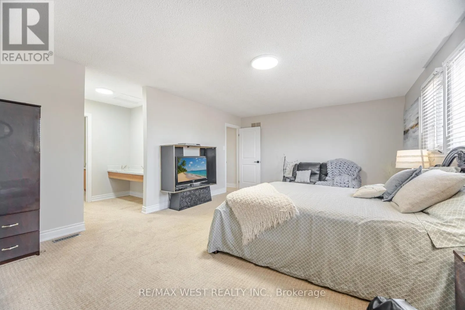 5088 GUILDWOOD WAY