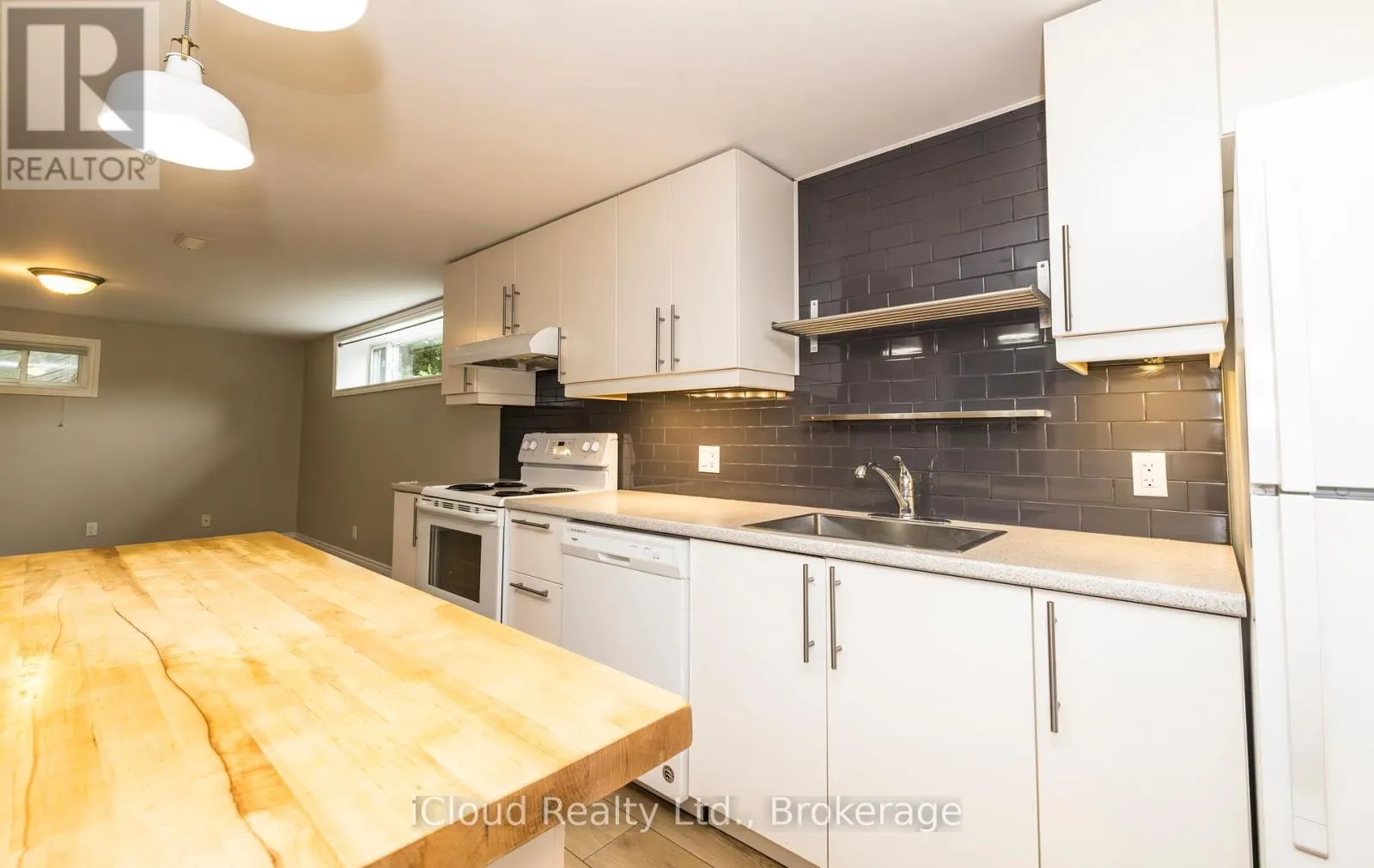 371 MEADOWBROOK DRIVE