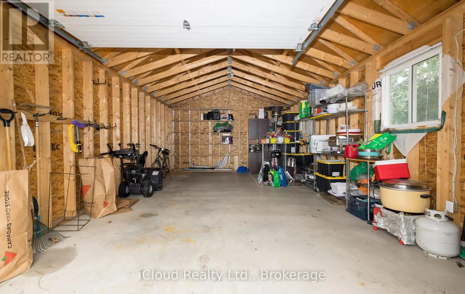 371 MEADOWBROOK DRIVE