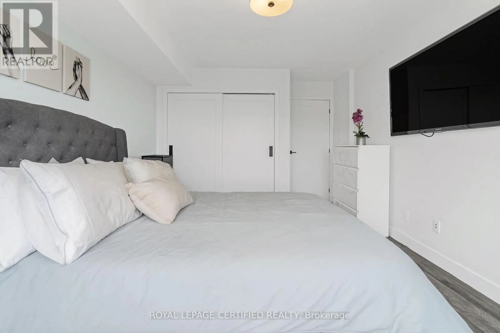 1527 - 25 KINGSBRIDGE GARDEN CIRCLE