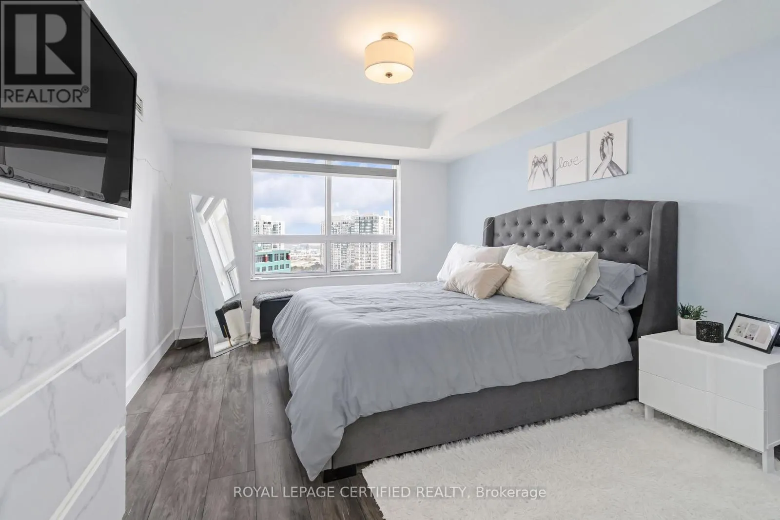 1527 - 25 KINGSBRIDGE GARDEN CIRCLE