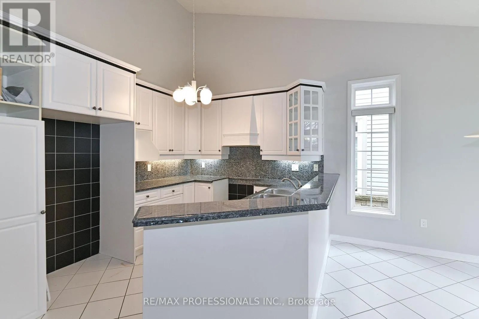 5 - 2228 TURNBERRY ROAD