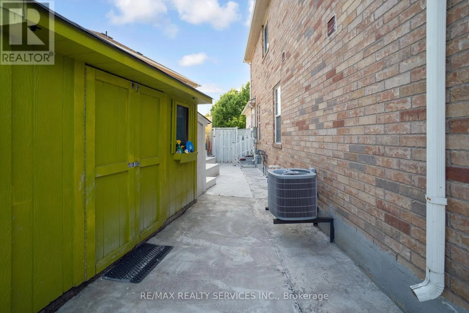 15 DUNLOP COURT