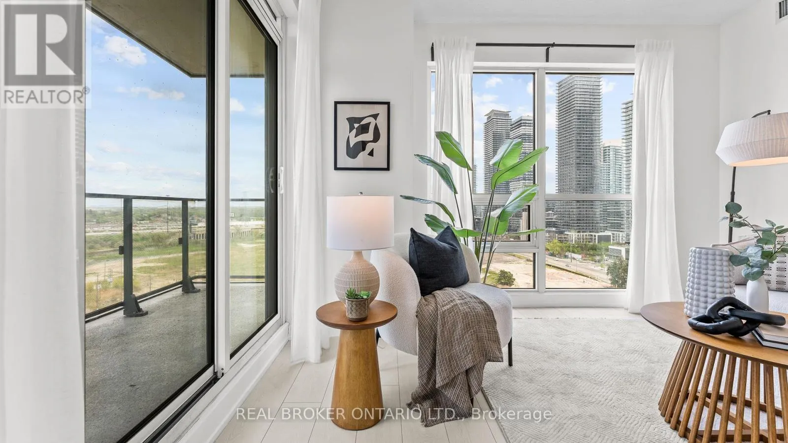 1604 - 2220 LAKE SHORE BOULEVARD W