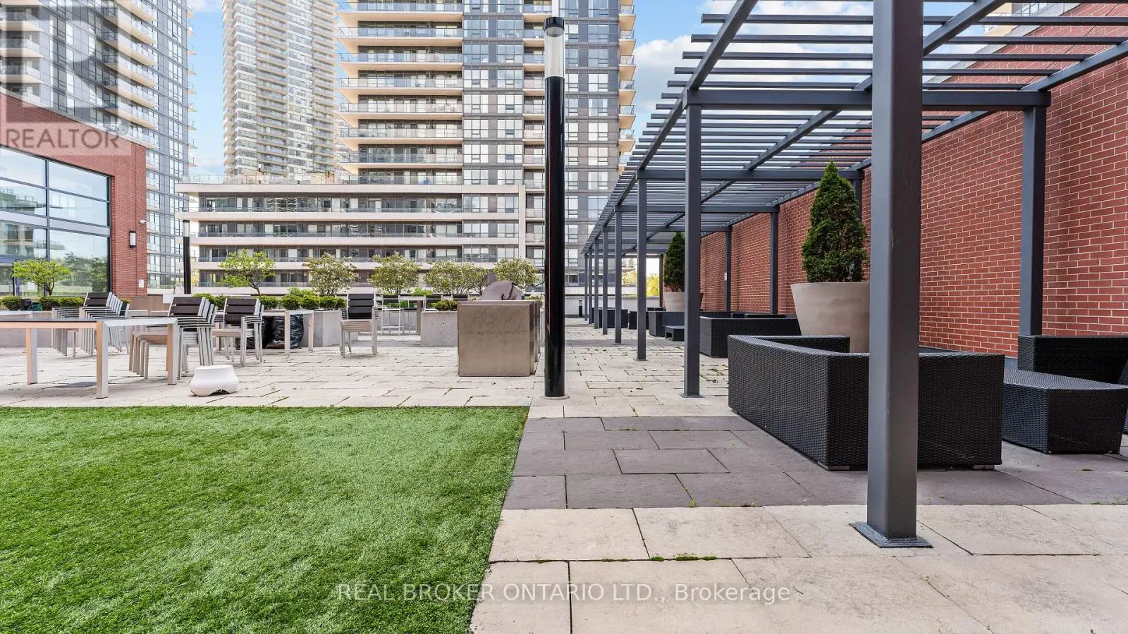 1604 - 2220 LAKE SHORE BOULEVARD W