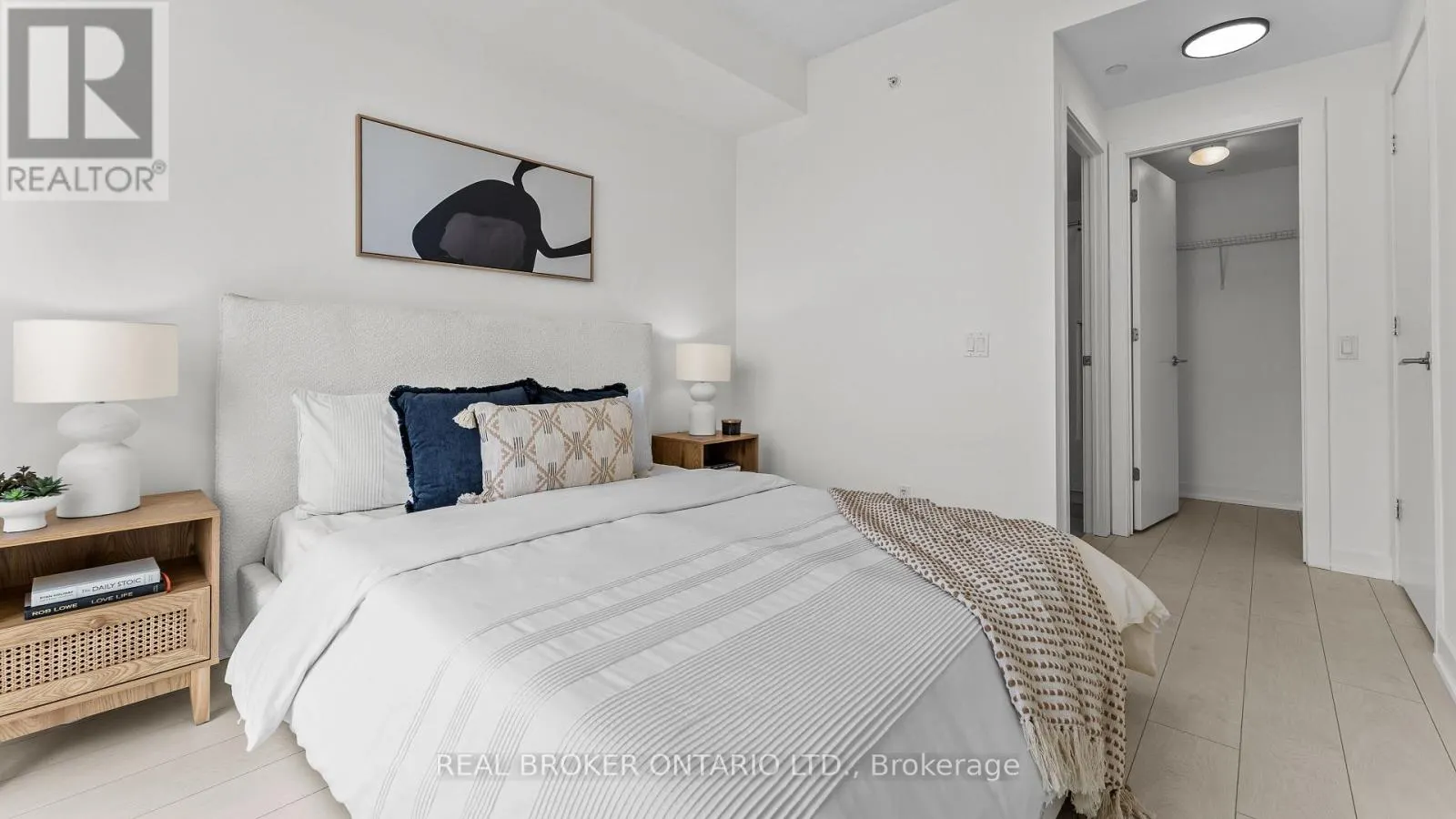 1604 - 2220 LAKE SHORE BOULEVARD W
