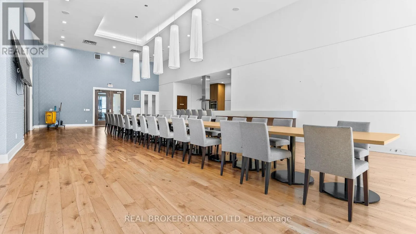 1604 - 2220 LAKE SHORE BOULEVARD W