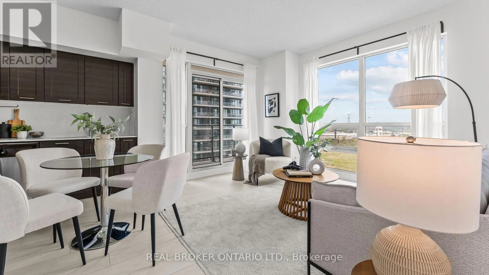 1604 - 2220 LAKE SHORE BOULEVARD W