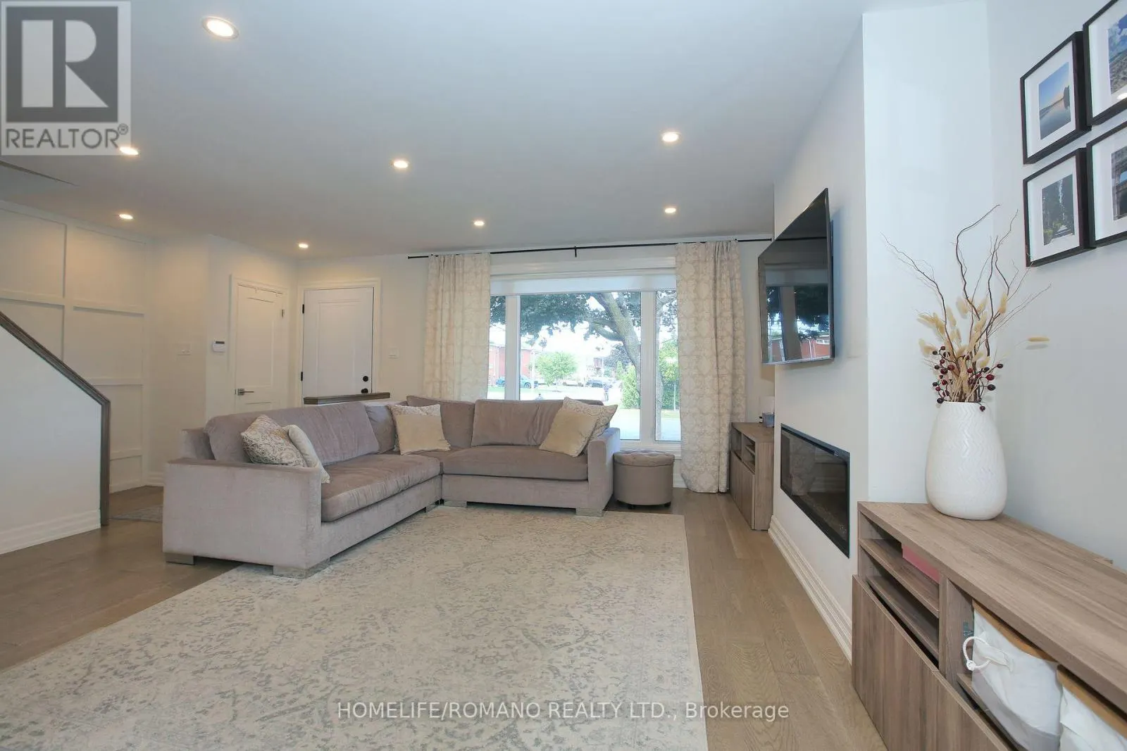 72 DEVERELL CRESCENT